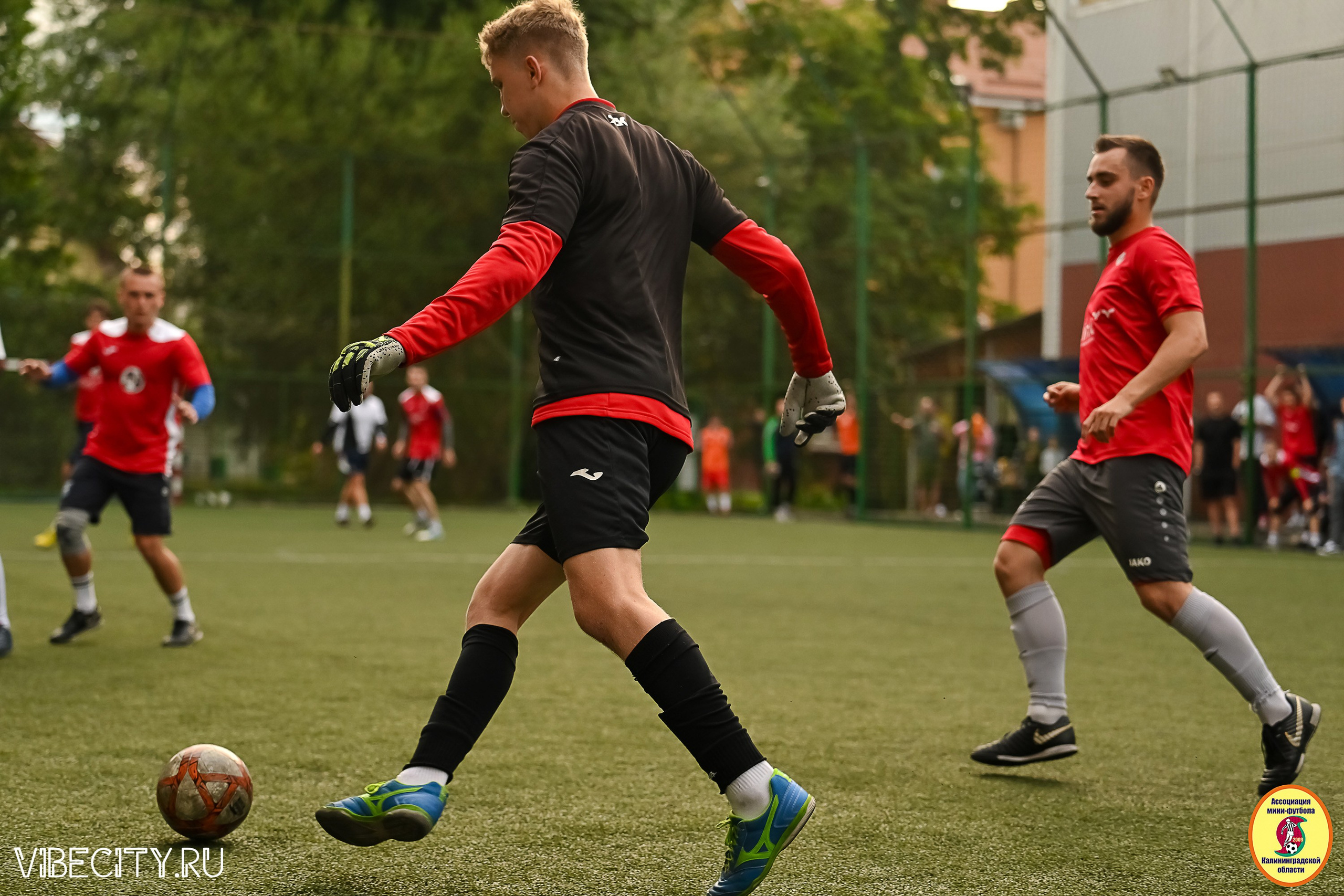 ИГРЫ МИНИ-ФУТБОЛЬНОЙ И КОРПОРАТИВНОЙ ЛИГИ. VIBECITY.RU Вайб Сити Ру Фоторепортажи Фотоотчеты Калининград