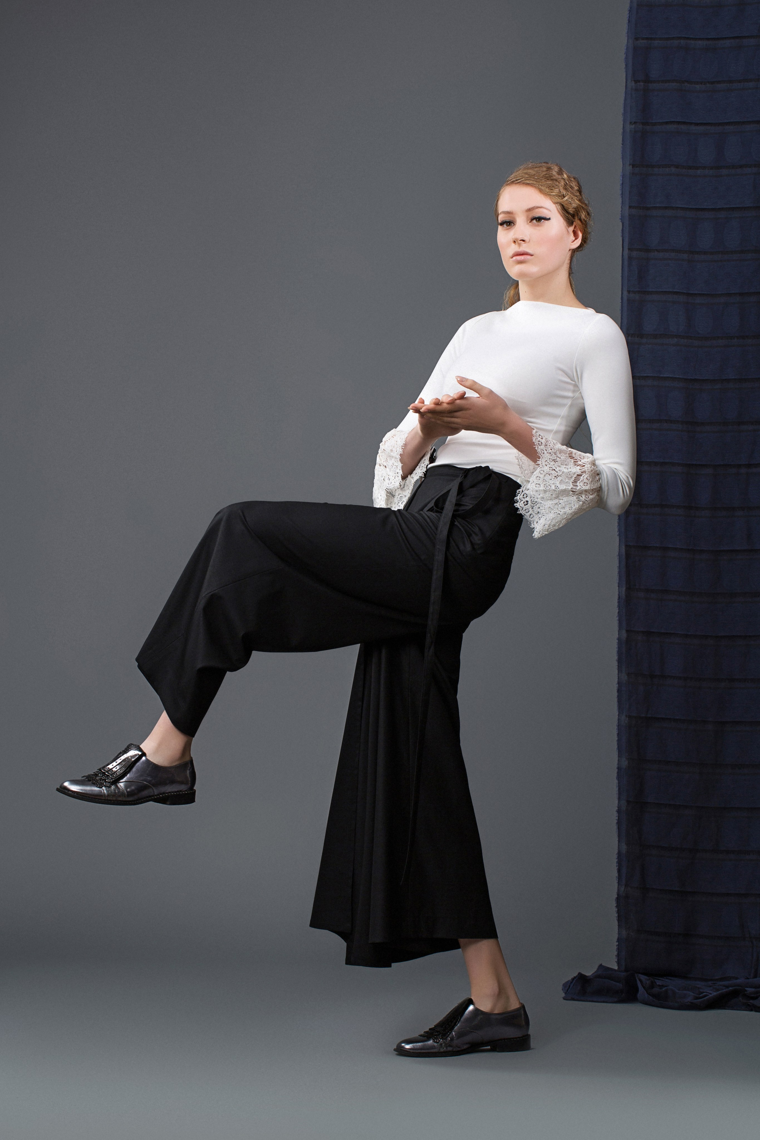 Premium fashion retouching: профессиональная ретушь светлой одежды для рекламного лукбука.