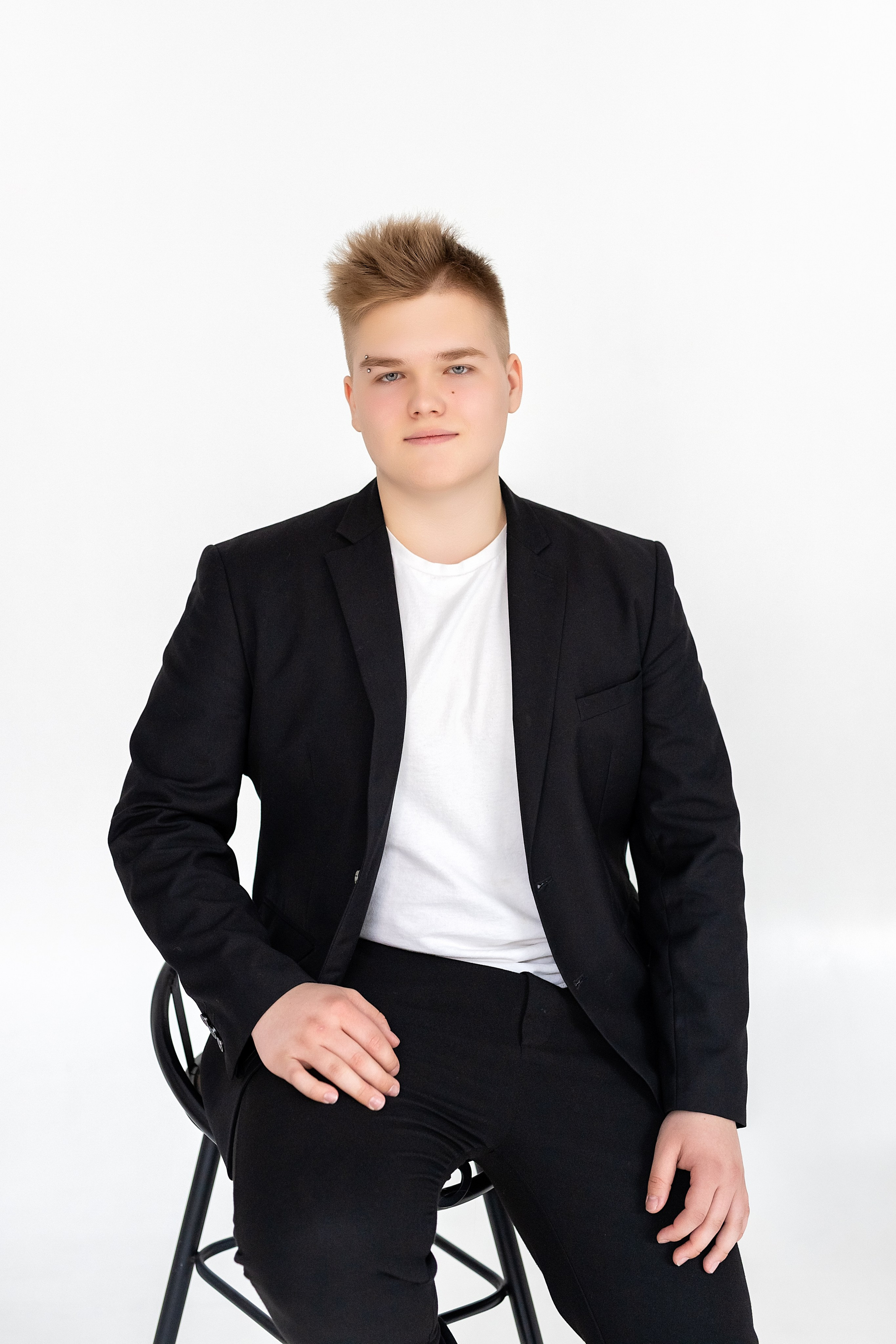 Выпускной альбом Владивосток 11 класс. Стильный выпускной альбом Владивосток фотограф Вероника Мигачева