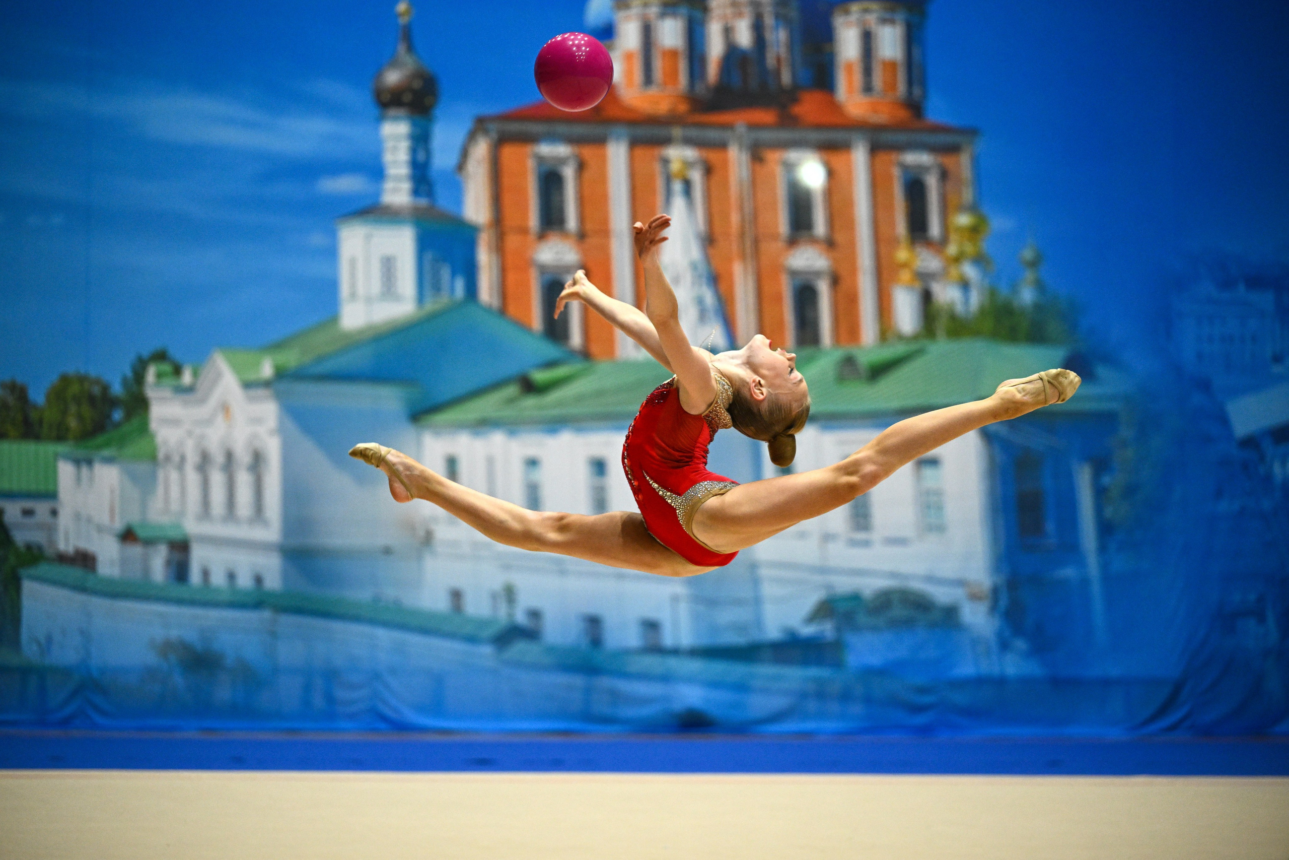 Всероссийские соревнования по художественной гимнастике «ОЛИМПИЙСКИЕ НАДЕЖДЫ на ПРИЗЫ ЧЕМПИОНКИ МИРА ЯНЫ ЛУКОНИНОЙ». ФОТОВИДЕОСПОРТ. Фото видео услуги на соревнованиях по художественной гимнастике. Видеотрансляция соревнований. Москва, ЦФО, ПФО