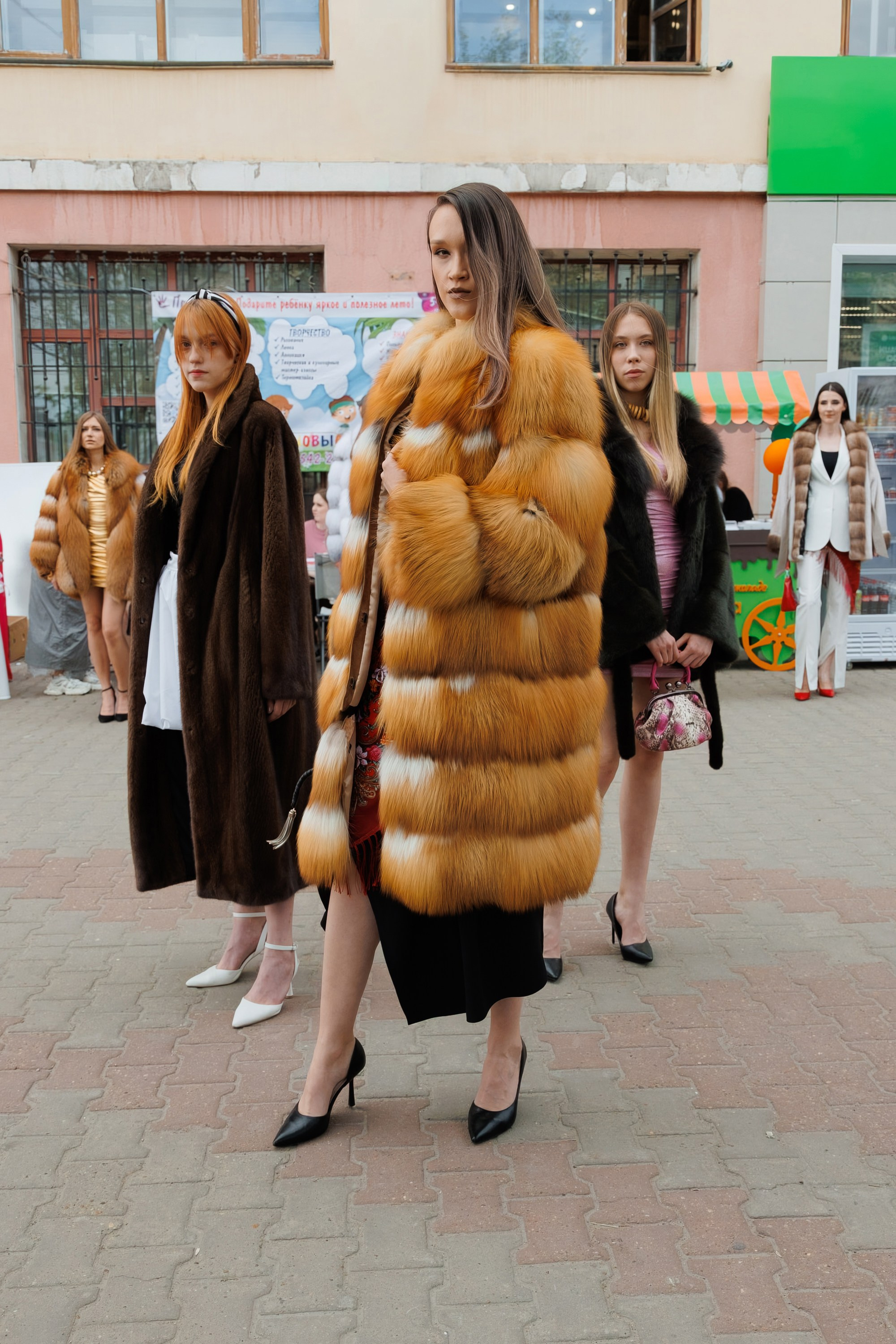 МОДНЫЙ ПОКАЗ. СВОИ. ФОТООТЧЕТЫ-СОБЫТИЯ-МЕСТА