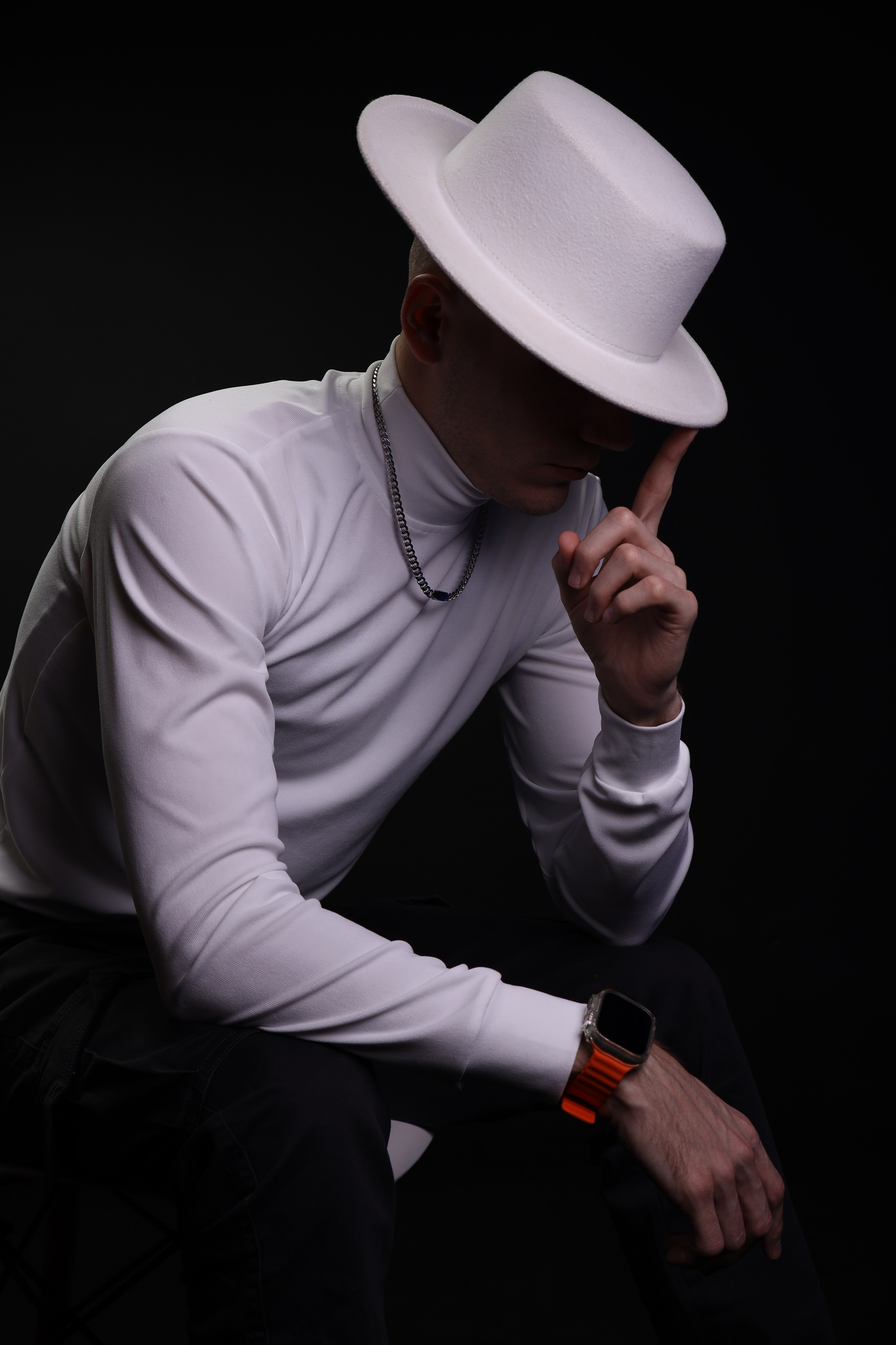 The White hat Alex. Профессиональный фотограф в Воронеже Владислав Крылов