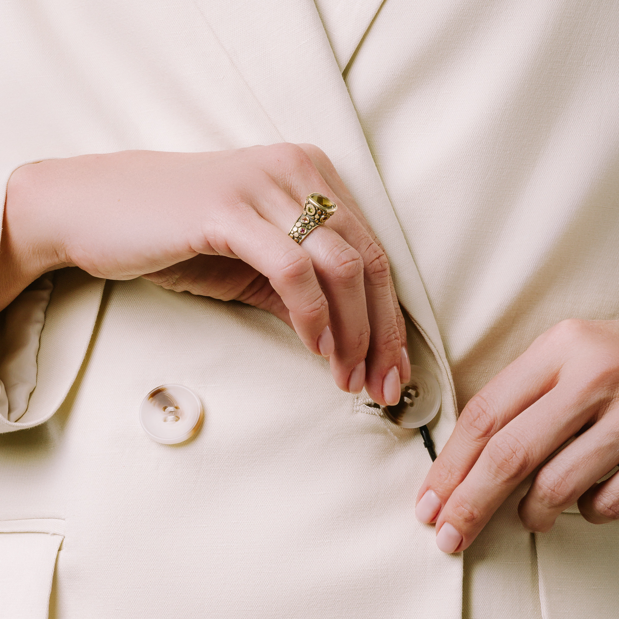 IRStudio: фотосъемка ювелирных украшений на моделях. Рекламный и предметный фотограф Марченков Антон