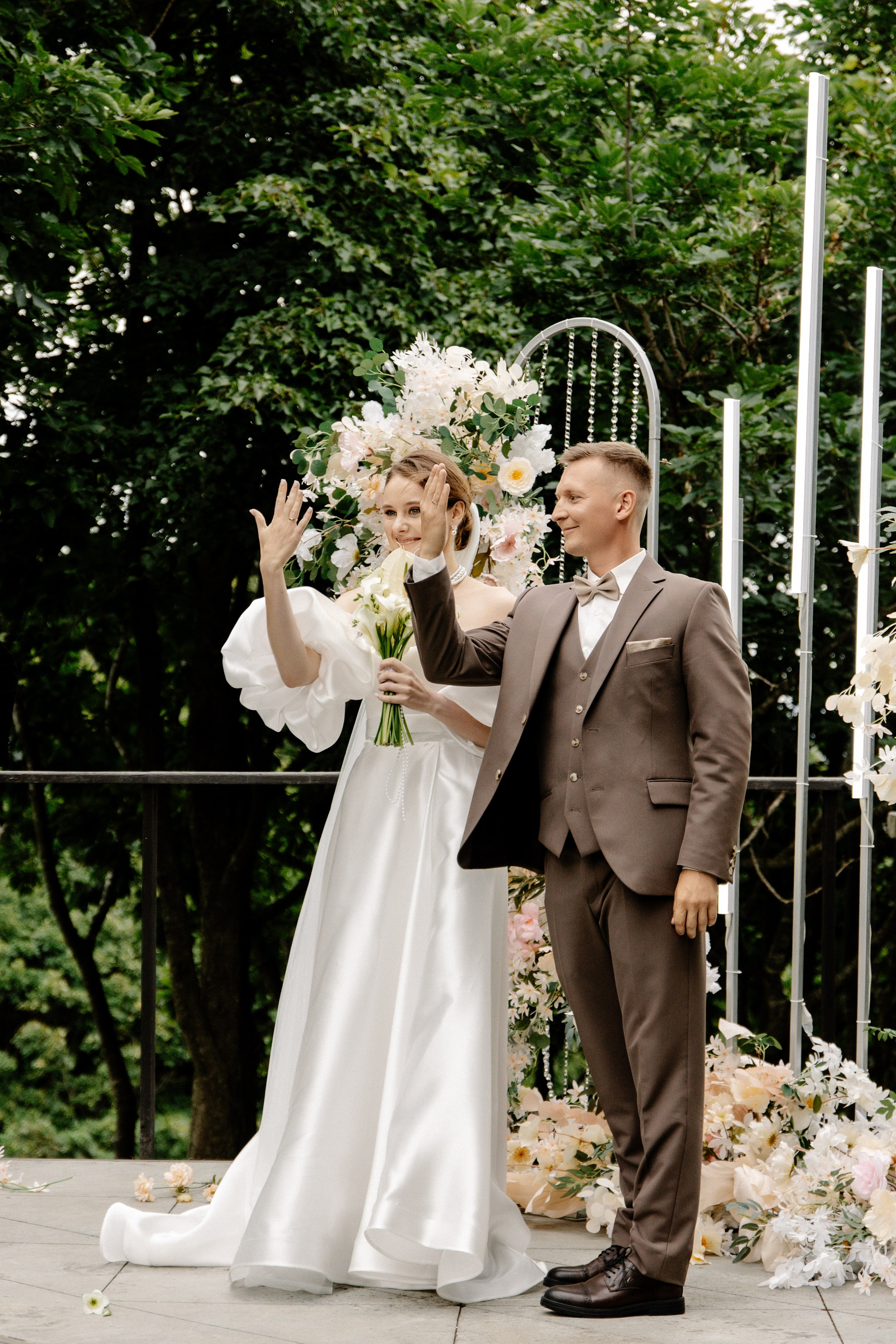 Я создаю профессиональные фотографии, которые сохраняют эмоции, детали и атмосферу вашего праздника. Свадебный фотограф во Владивостоке