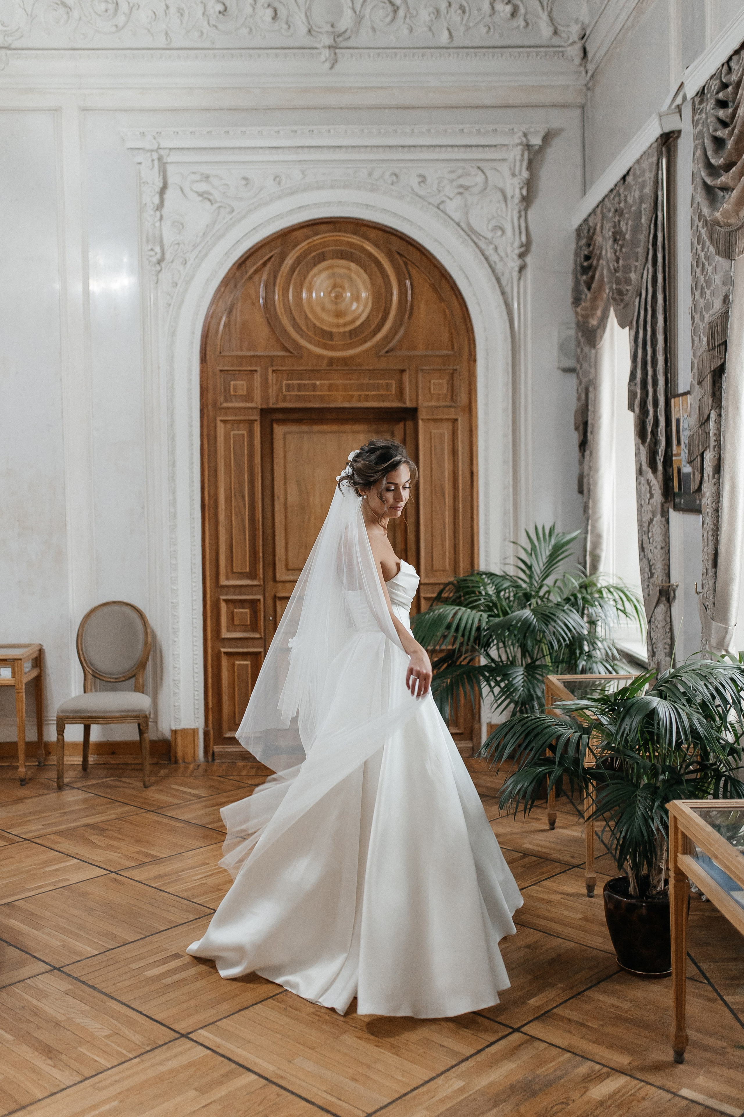 Свадебная фотосессия в Библиотеке-читальне имени А. С. Пушкина