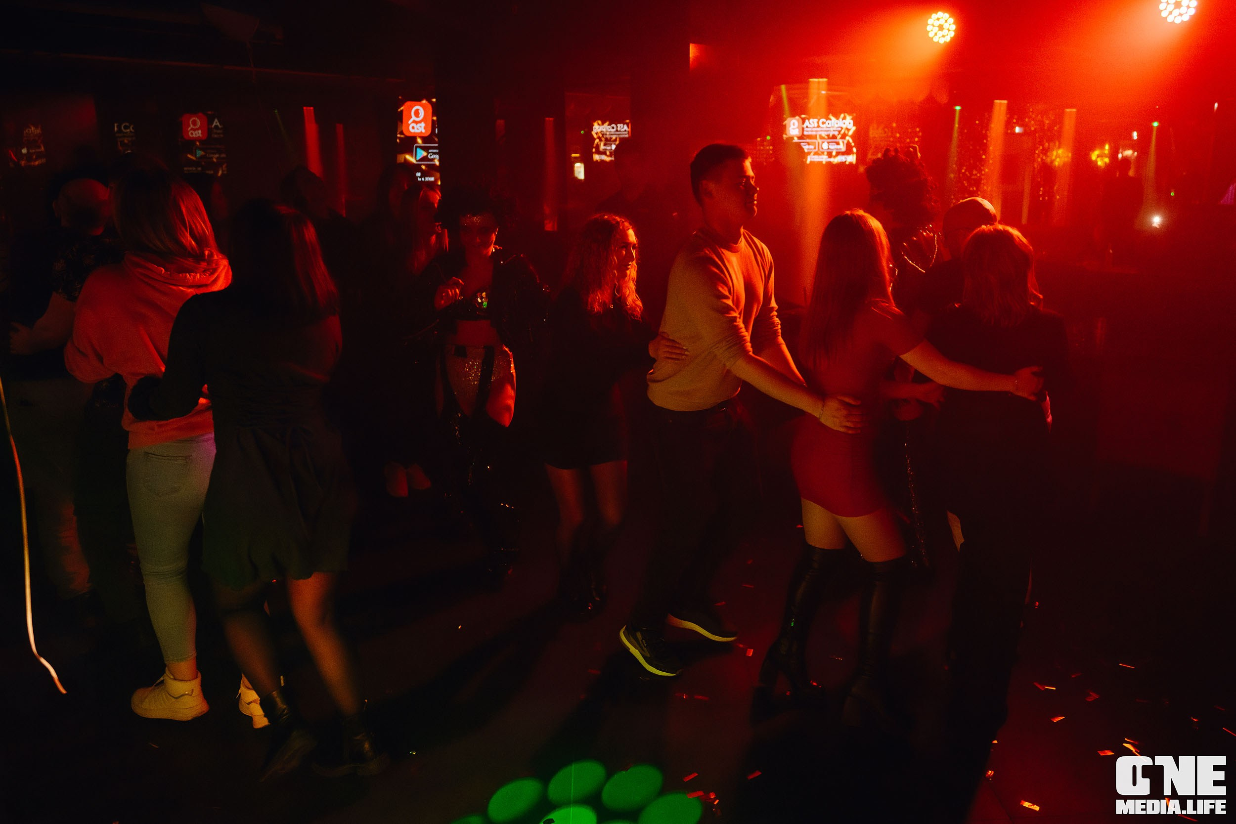 Фотоотчет с вечеринки в караоке-клубе Эйфория. One Media Life: фоторепортажи, фотоотчеты с мероприятий и заведений