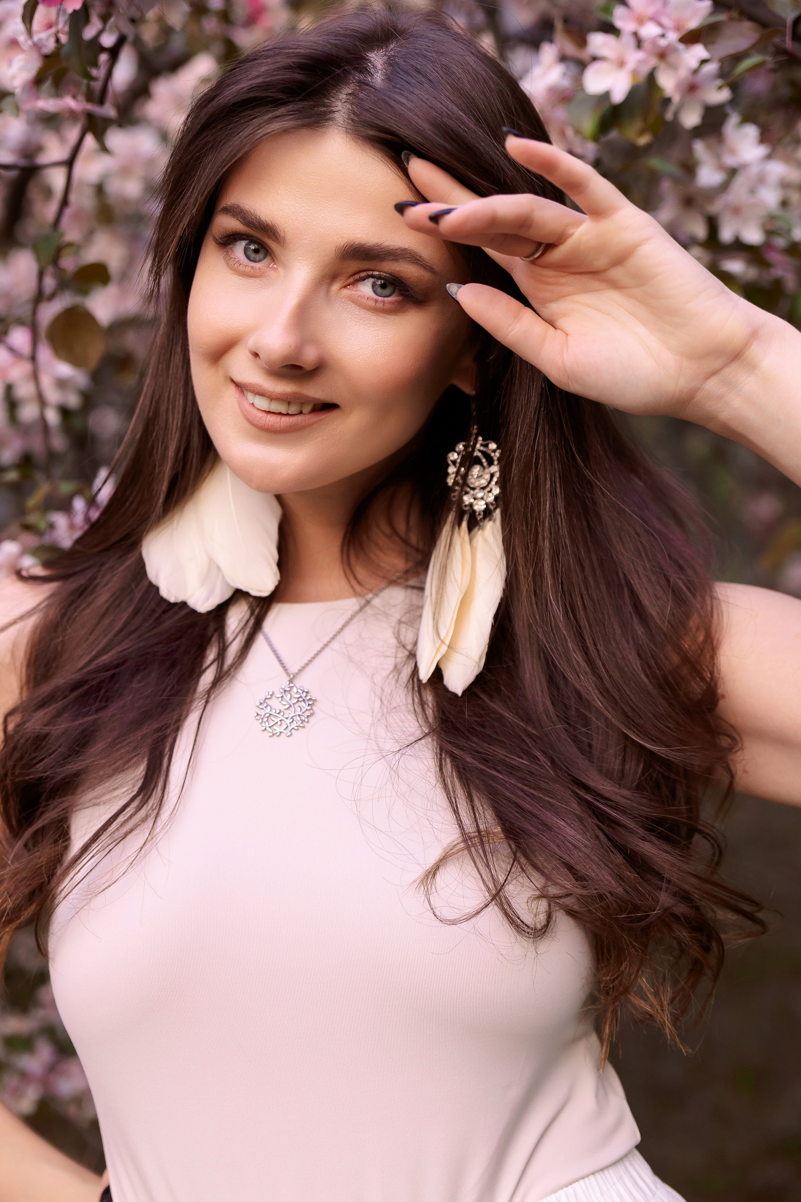 Женская съёмка в цветущих яблонях. Екатеринбург. Свадебный, семейный фотограф, контент съёмка. Екатеринбург. Елена Граф