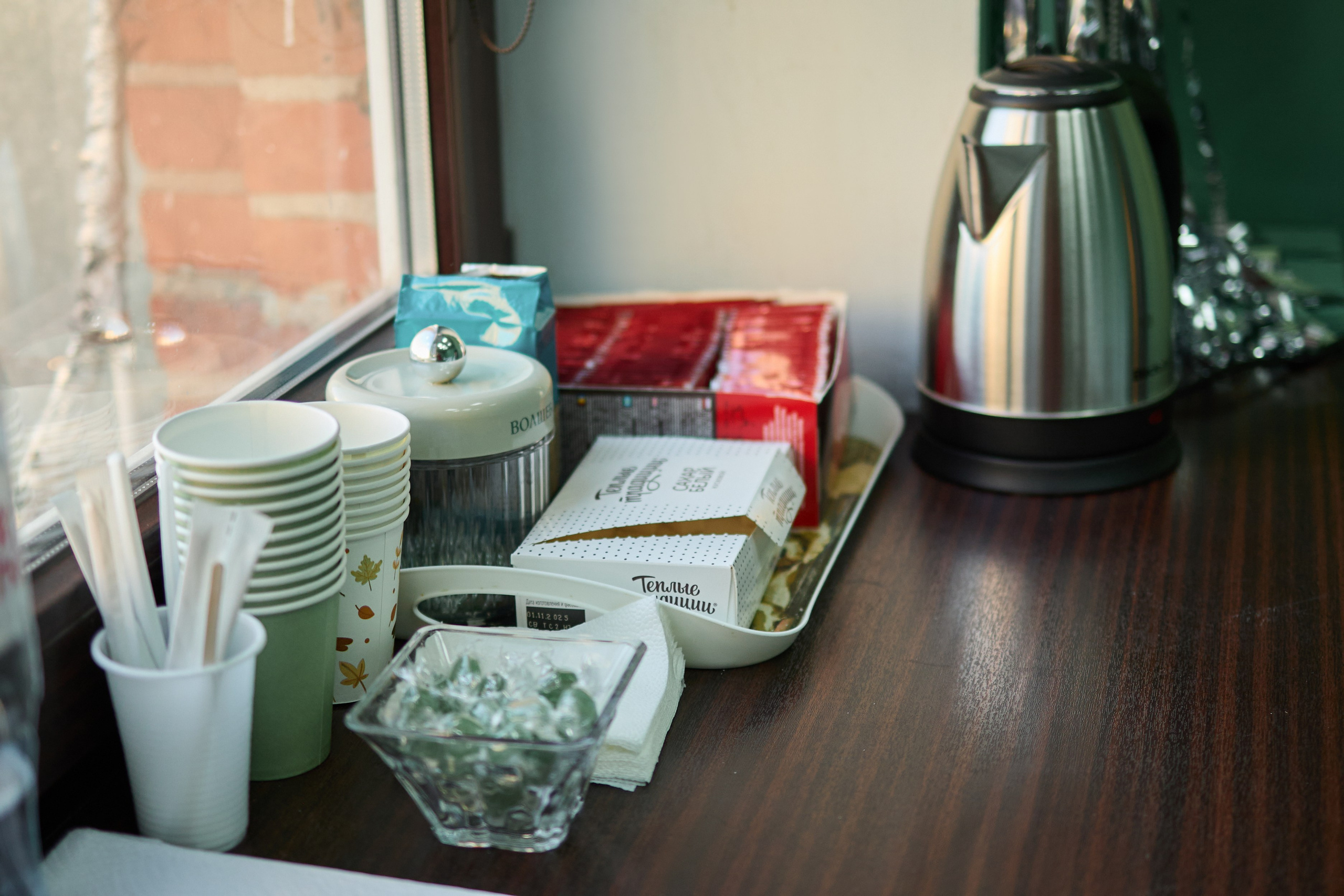 Зал Roomy «класс». Фотостудия Roomy в Краснодаре | Семейные и детские съёмки дней рождения от 1 до 5 лет, аренда зала фотостудии