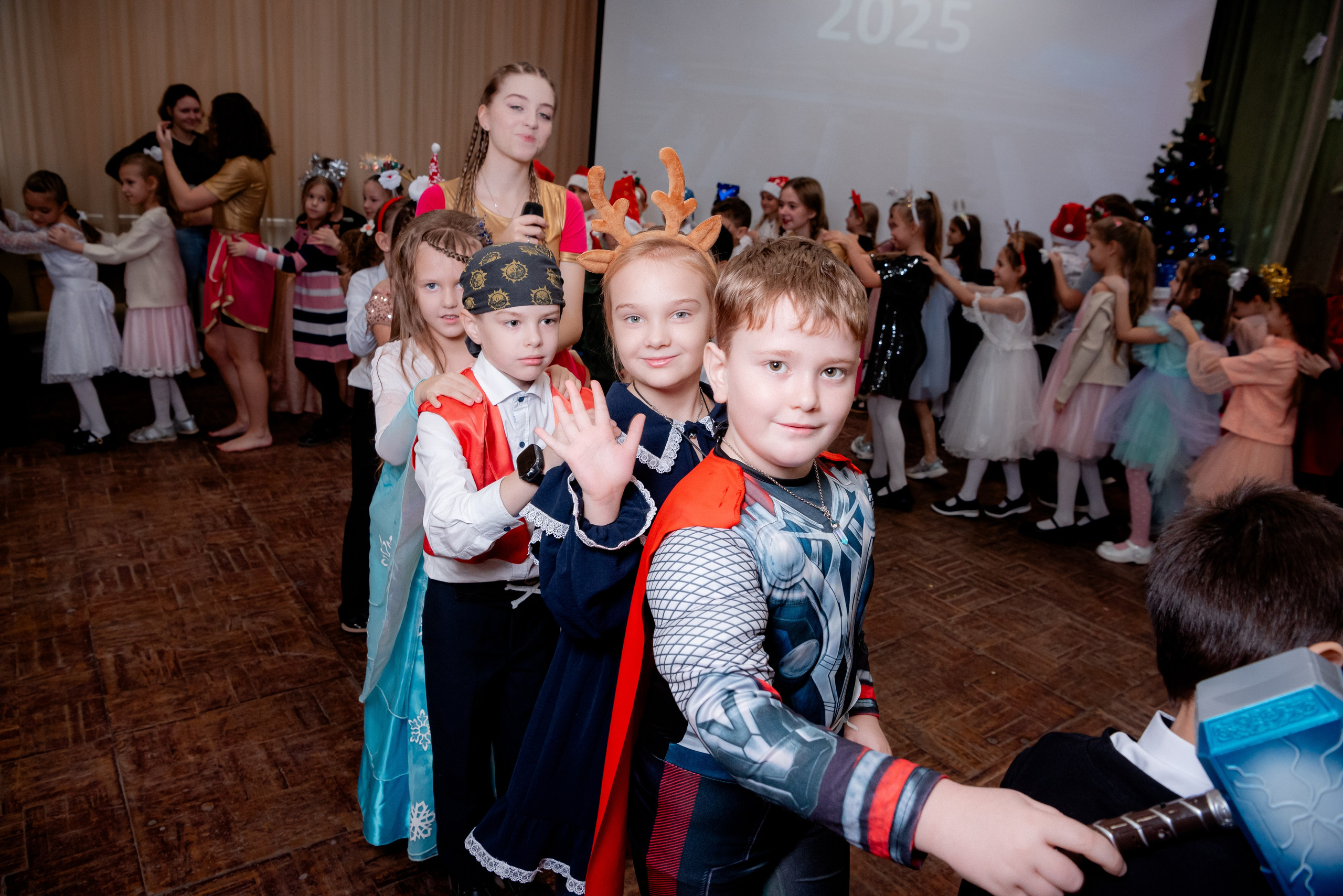 Школьная Ëлка для 1А класса. Фотограф в Волгограде и Волжском Александр Горбань