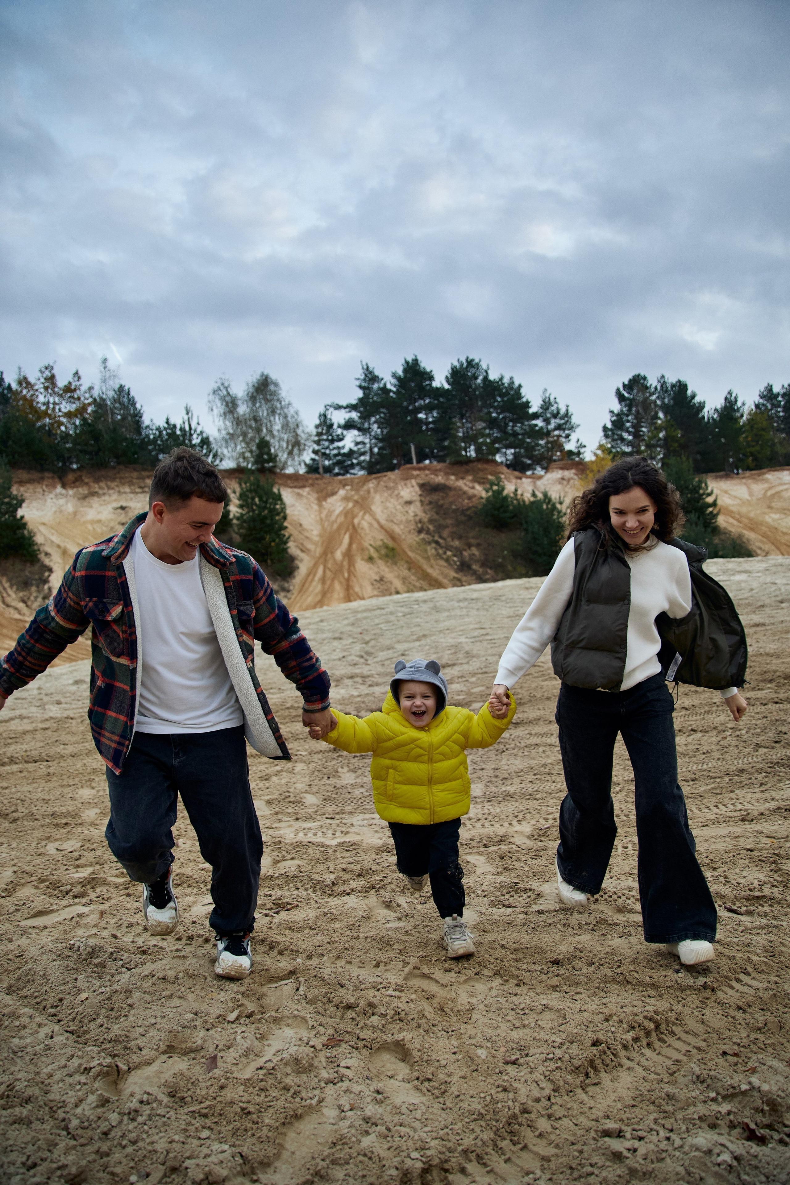 Семейная съемка в карьере у озера. Контентный и репортажный фотограф Виталий Кулешов | Москва