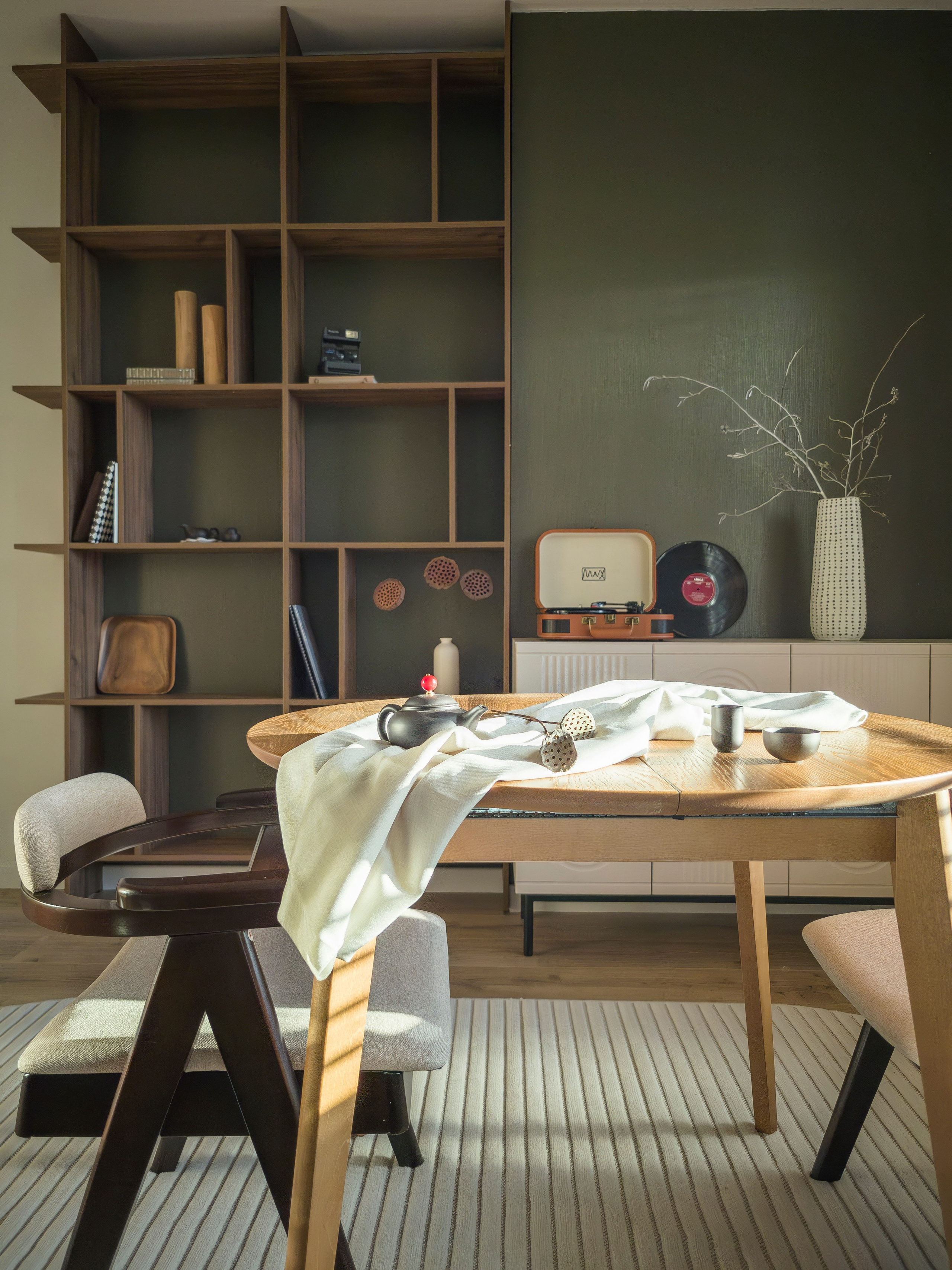 Квартира с природными мотивами для зумеров. Хоумстейджинг и дизайн. Екатеринбург