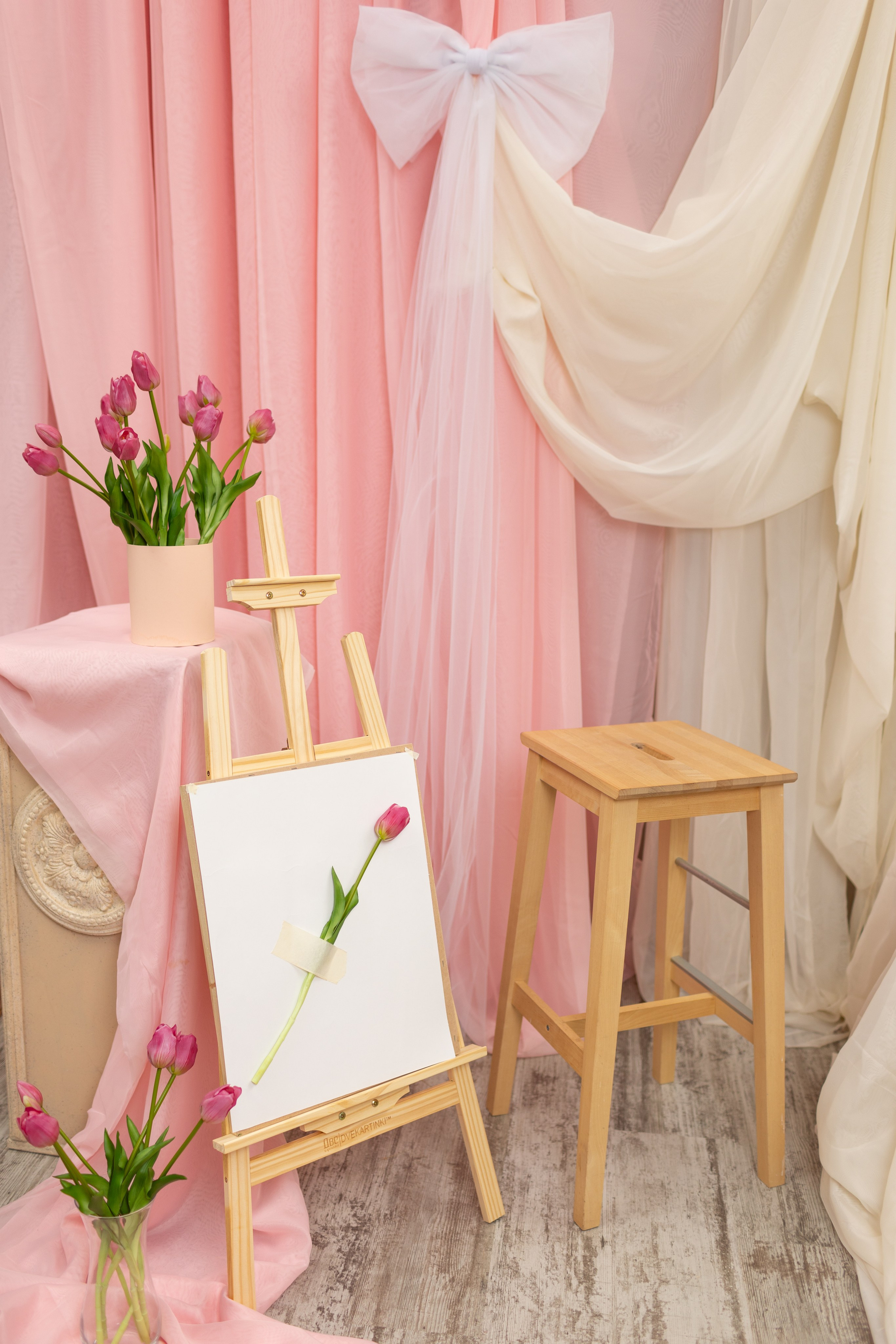 Фотосессии в фотозоне с тюльпанами. Портретный и семейный фотограф в Краснодаре Оксана Сараева