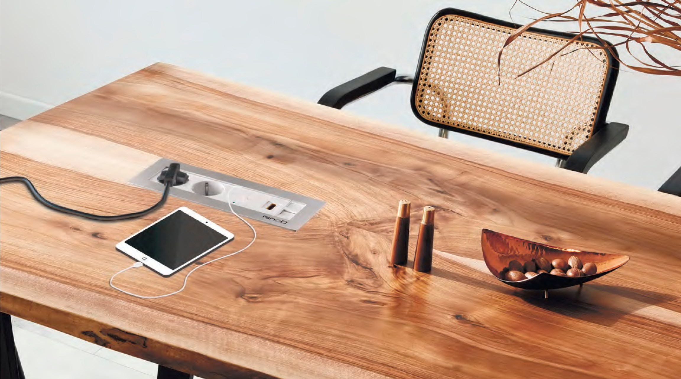 DONEL электроустановочные изделия. Студия интерьерных решений SUNHOUSE. Натяжные потолки, шторы, текстиль