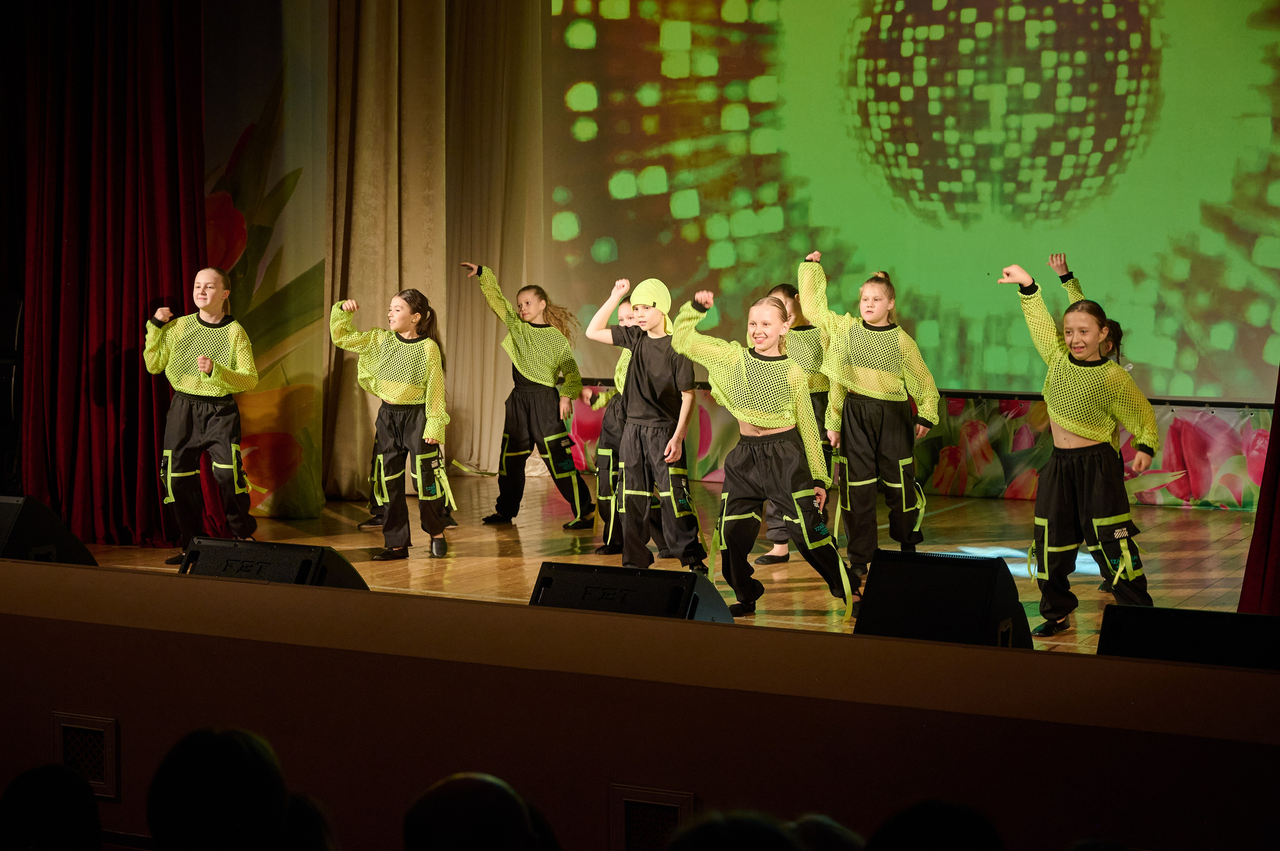 8 марта ДК Кабардинка. Жизнь курорта Кабардинка в фотографиях