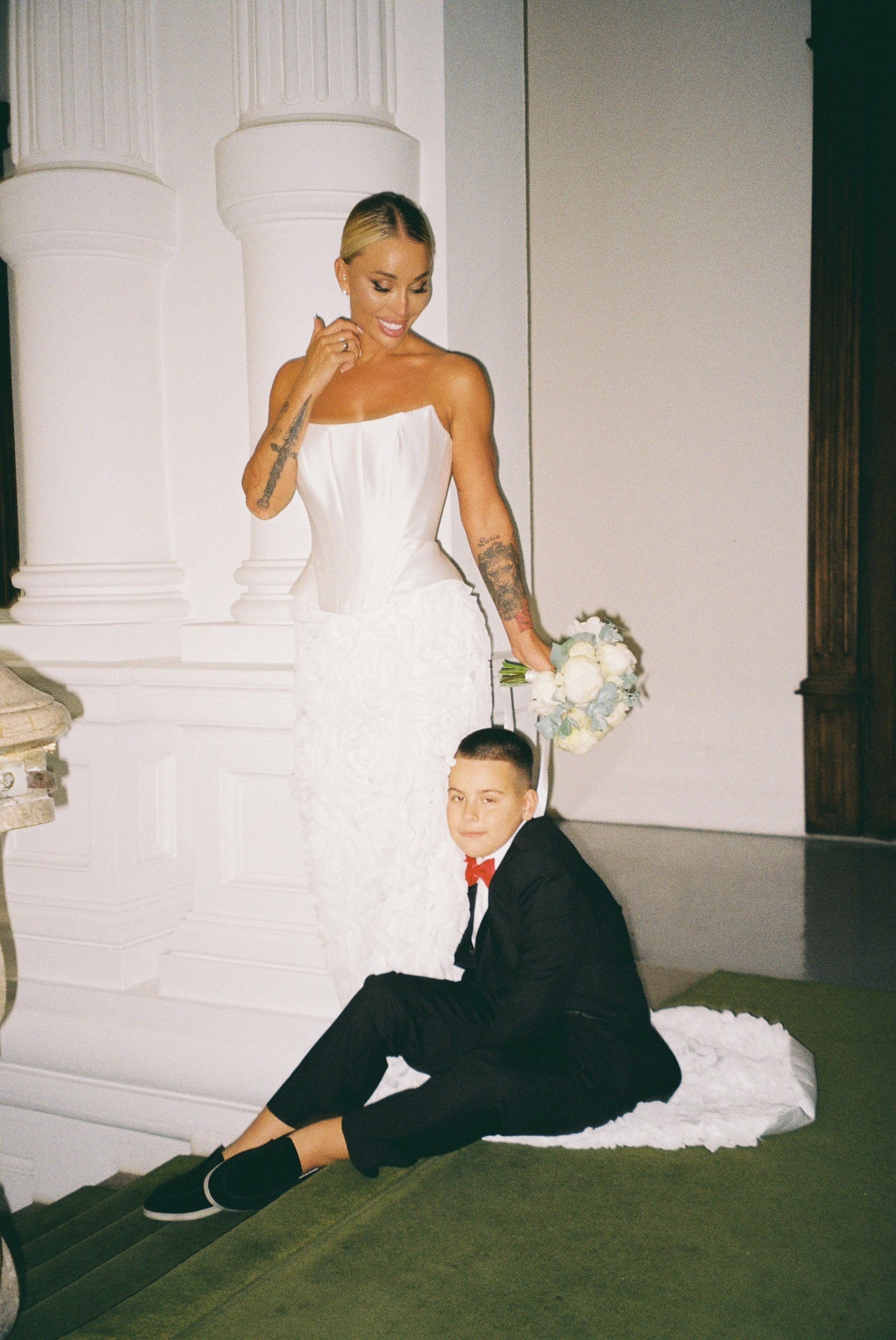 Свадебная фотосессия в отеле Twelve Reasons, роспись в особняке Спиридонова. Свадебный фотограф в Москве Элина Ларченкова. Фото, которые цепляют