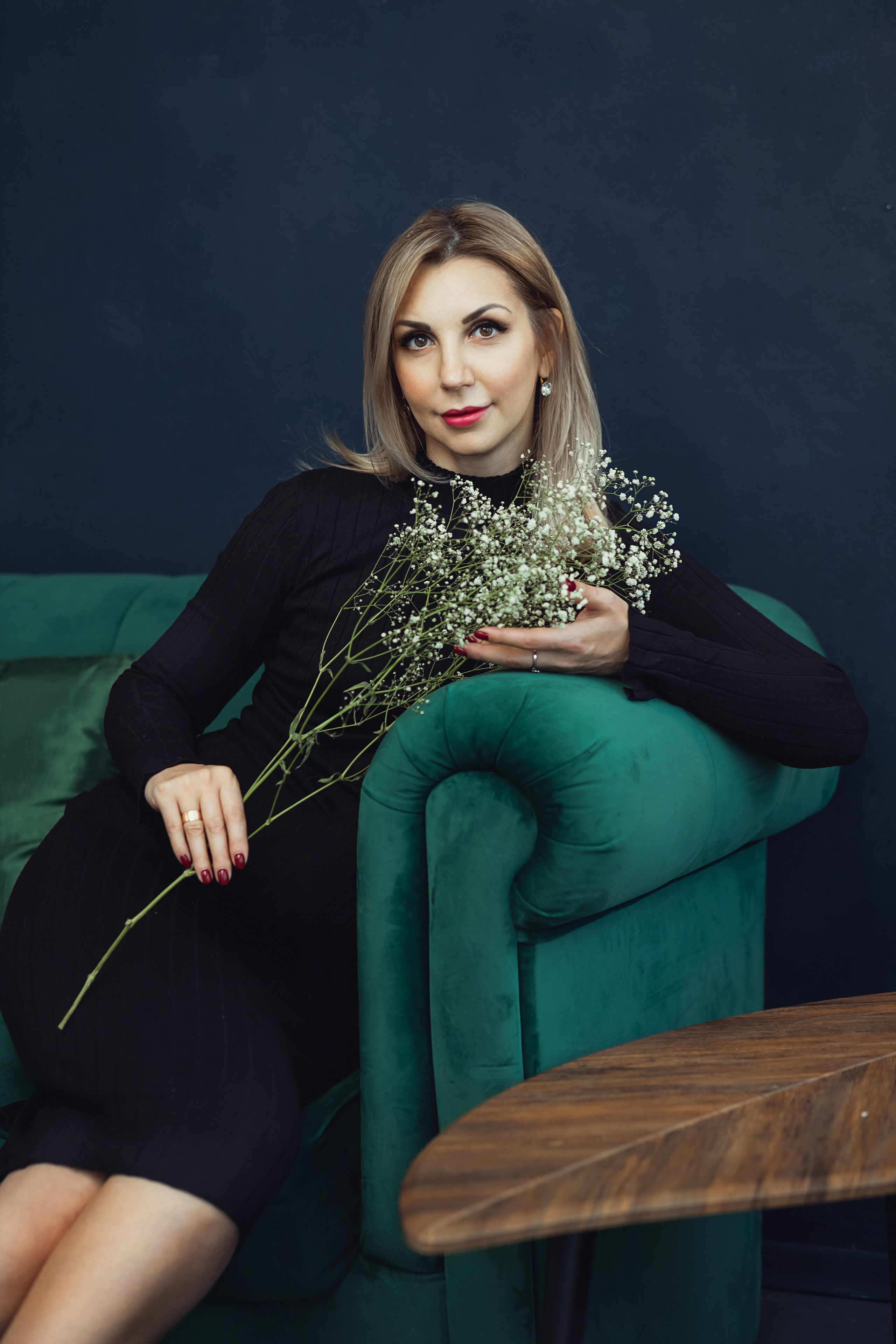 Фотосессия беременности в студии в Петергофе