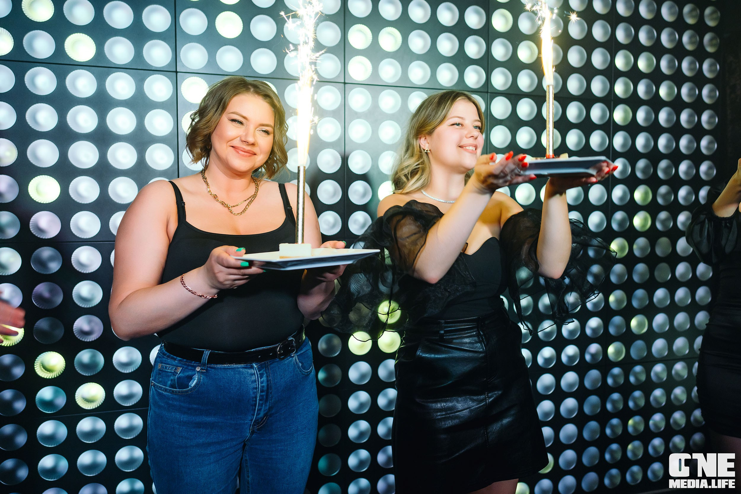 Фотоотчет с вечеринки в караоке-клубе Эйфория. One Media Life: фоторепортажи, фотоотчеты с мероприятий и заведений