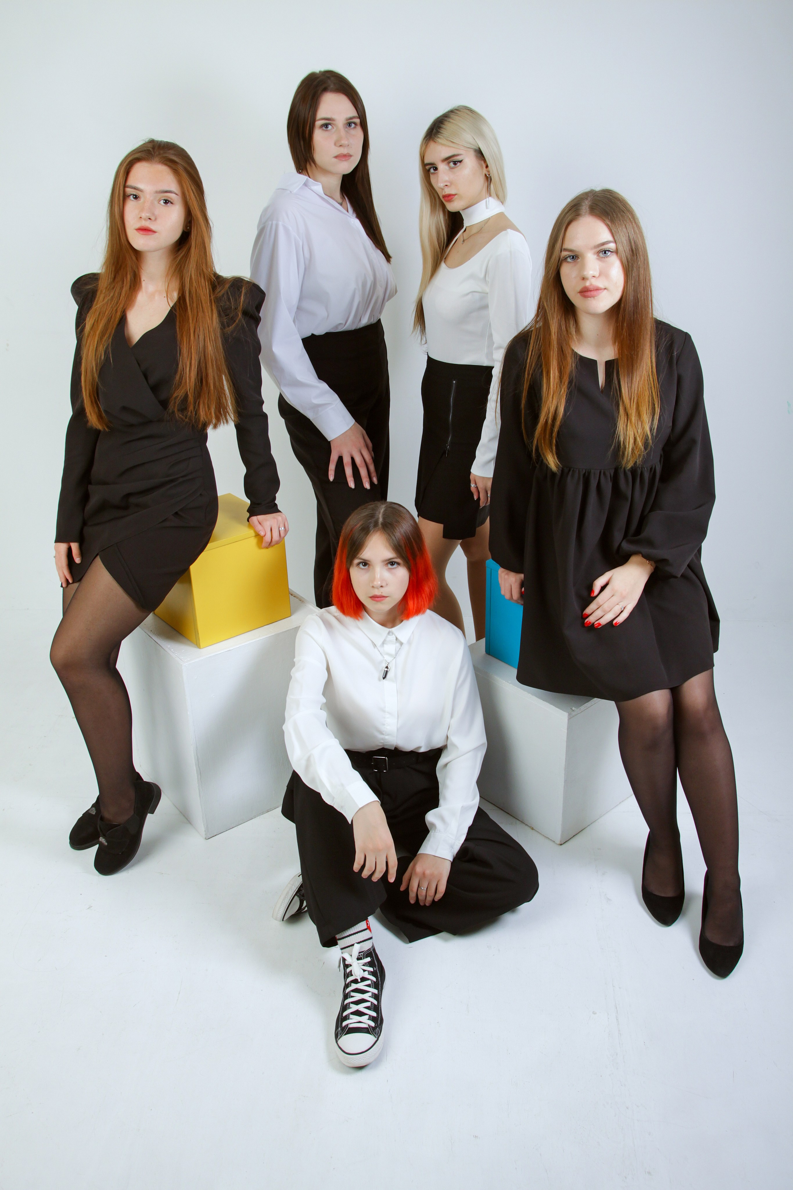 Съемка старшеклассников в студии «СОВА» г. Таганрог. Выпускные альбомы в Таганроге и Ростовской Области