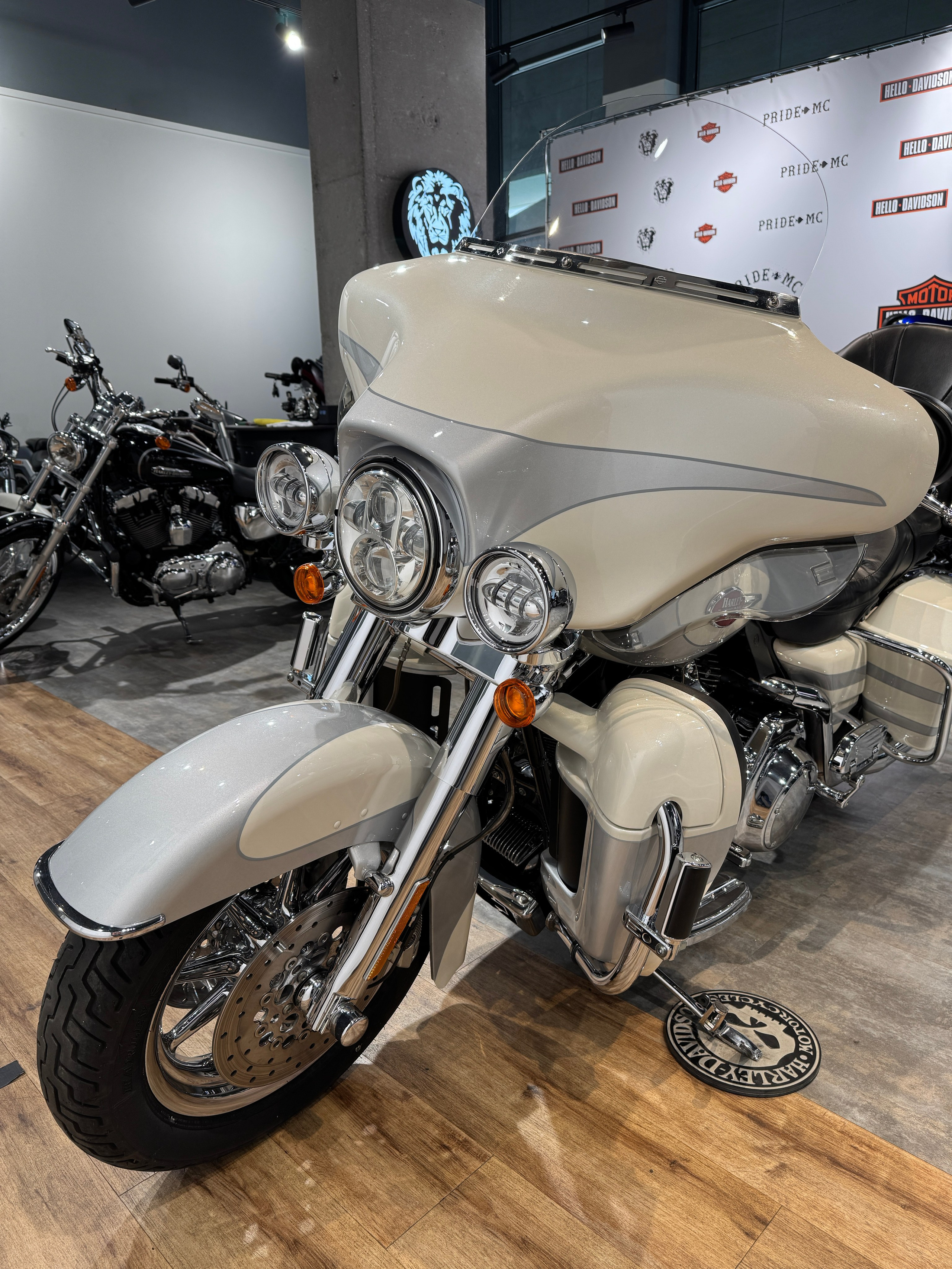 Harley Davidson CVO Electra Glide (White Frost) (Touring) — купить мотоцикл. Hello Davidson, Москва. Только хорошие мотоциклы…