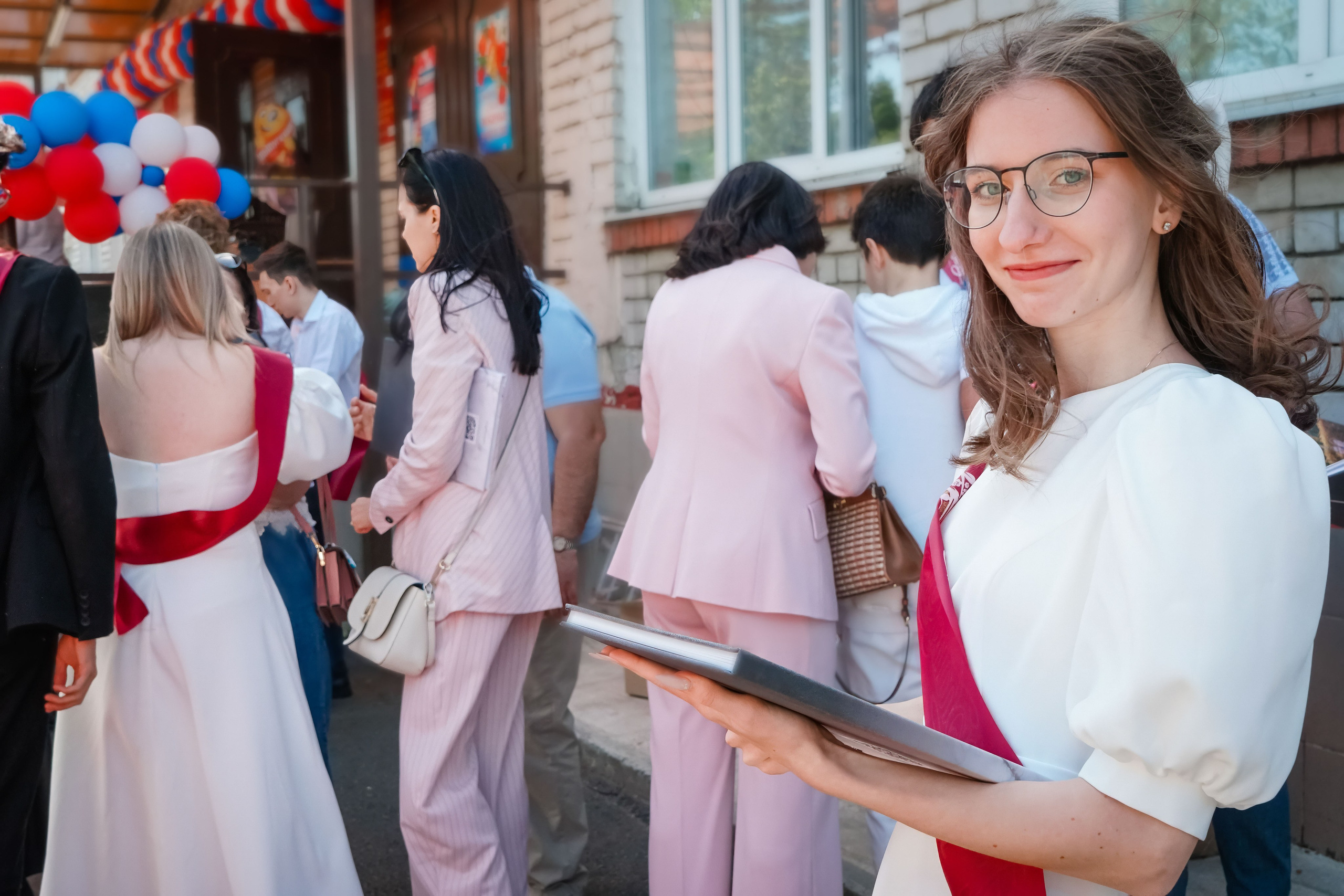 Последний звонок_Выпускники 11кл._Гимназия 18_2024 г. Фотографы из солнечного Краснодара Вадим и Надежда Митус
