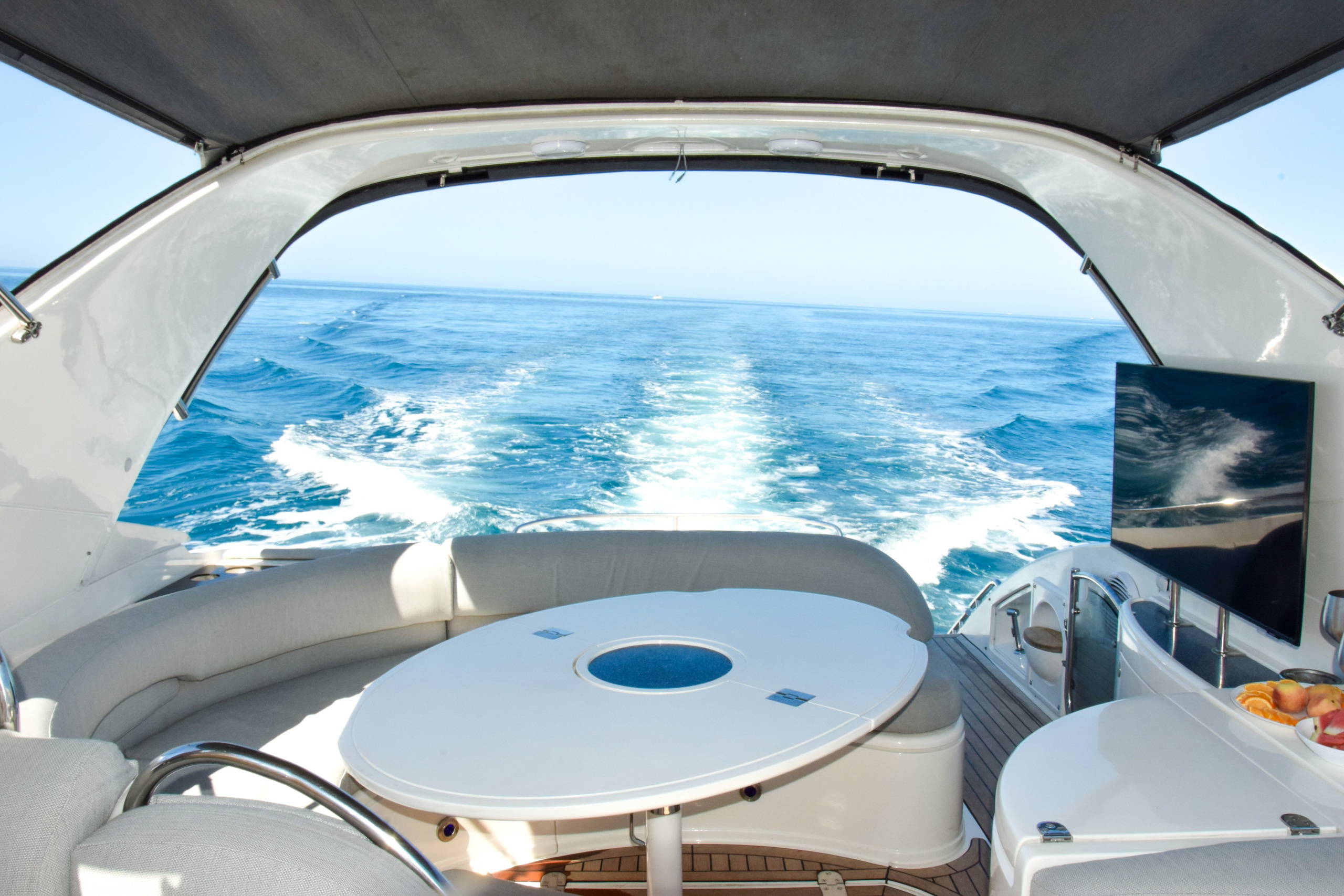 Катер Миура Аренда Яхты в Сочи Яхтанаморе YACHTNAMORE YACHTANAMORE