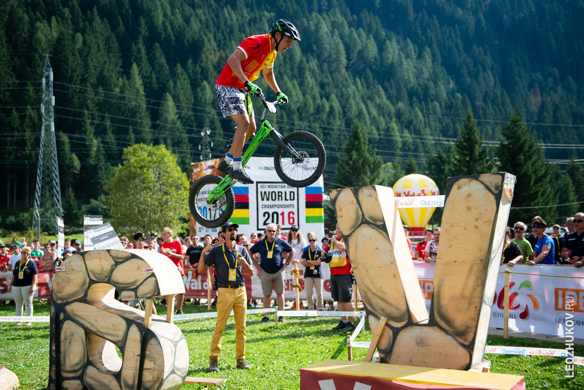 UCI Trials World Championships 2016 — finals. Sports photographer Leonid Zhukov