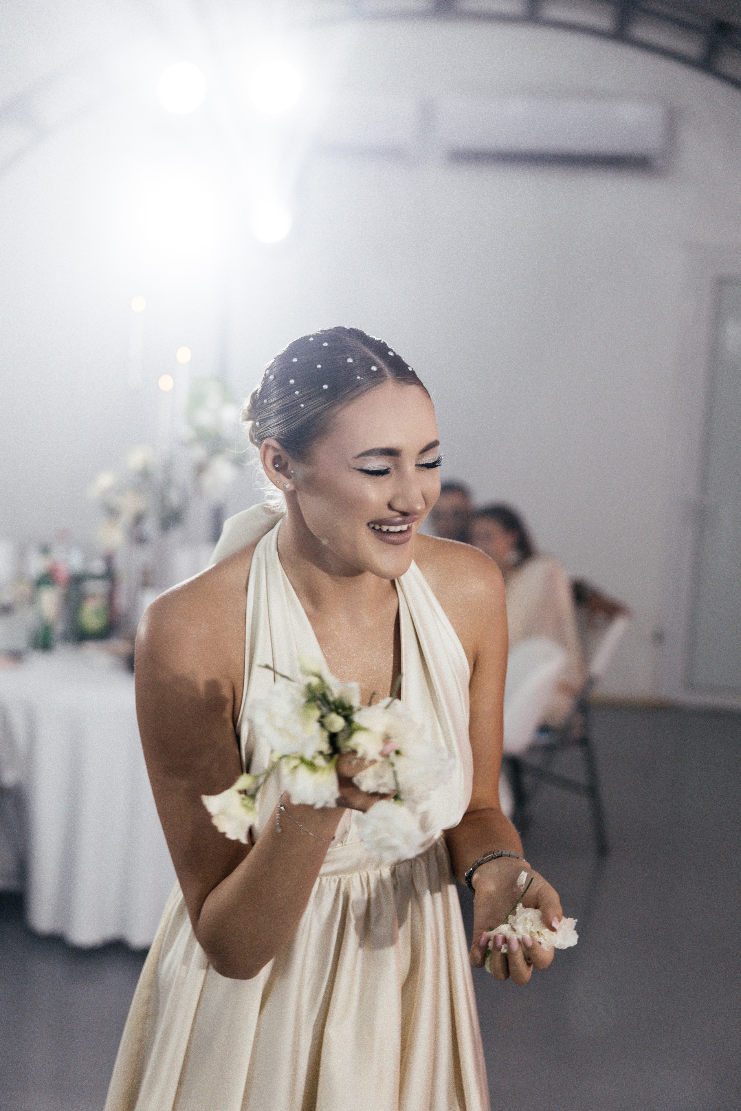 Я создаю профессиональные фотографии, которые сохраняют эмоции, детали и атмосферу вашего праздника. Свадебный фотограф во Владивостоке