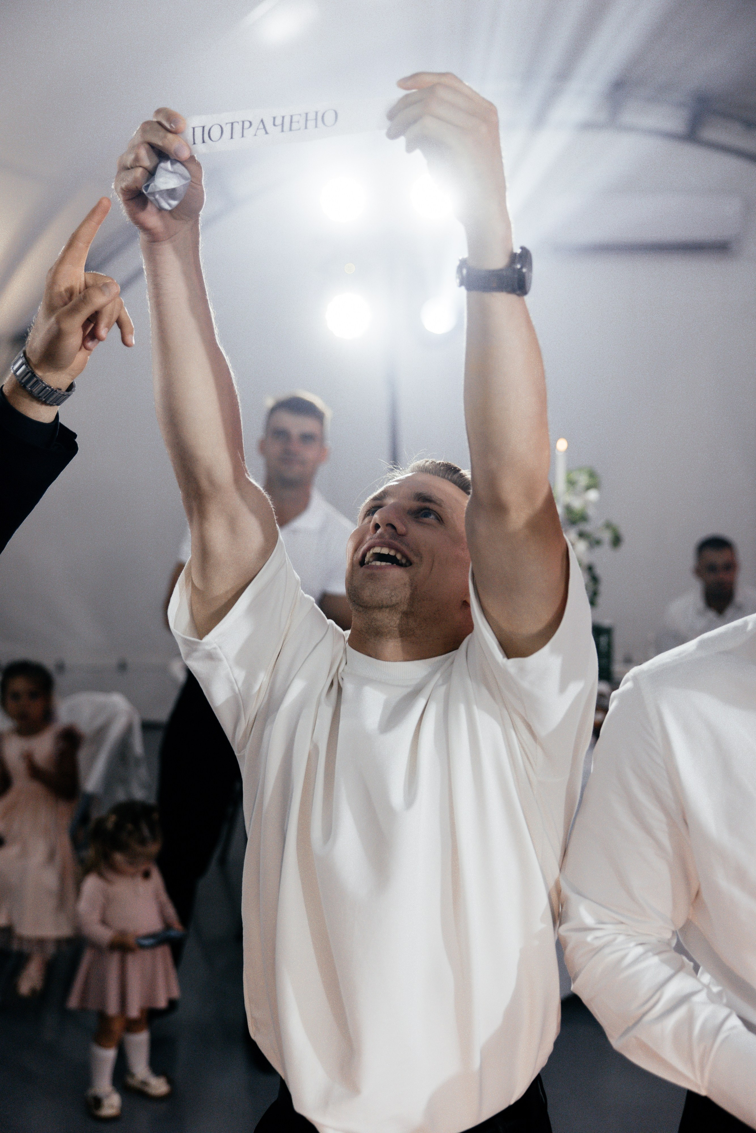 Я создаю профессиональные фотографии, которые сохраняют эмоции, детали и атмосферу вашего праздника. Свадебный фотограф во Владивостоке