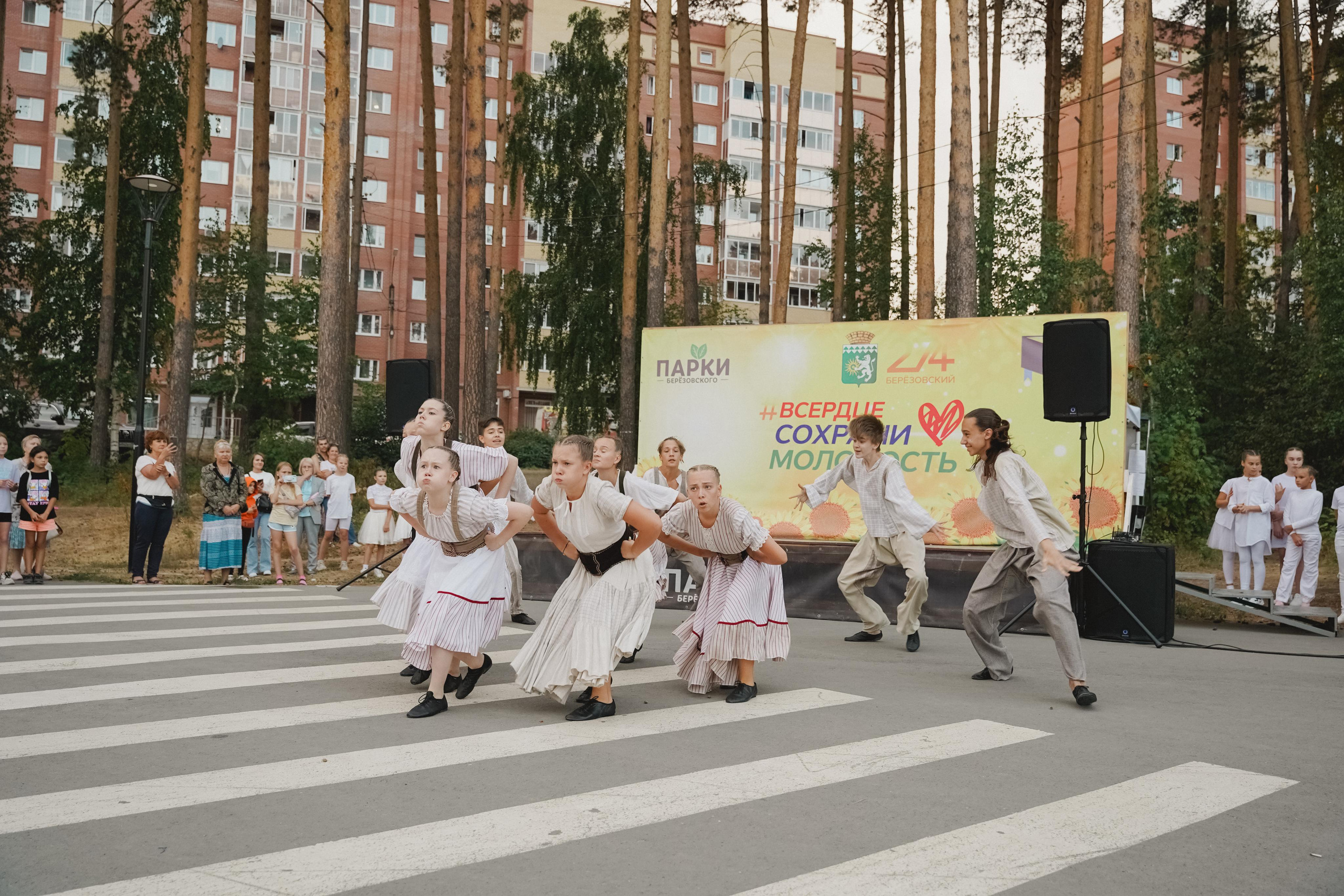 Танцы на тропе. Фотограф в детский сад в Екатеринбурге, выпускные альбомы Юлия Умерова
