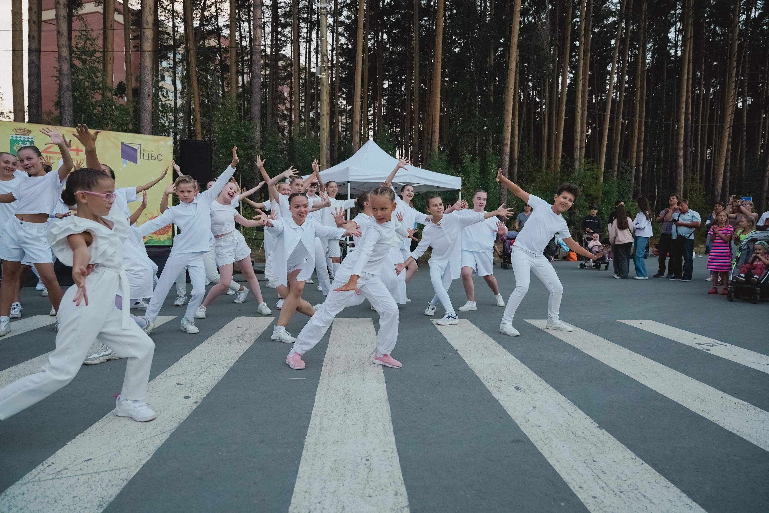 Танцы на тропе. Фотограф в детский сад в Екатеринбурге, выпускные альбомы Юлия Умерова