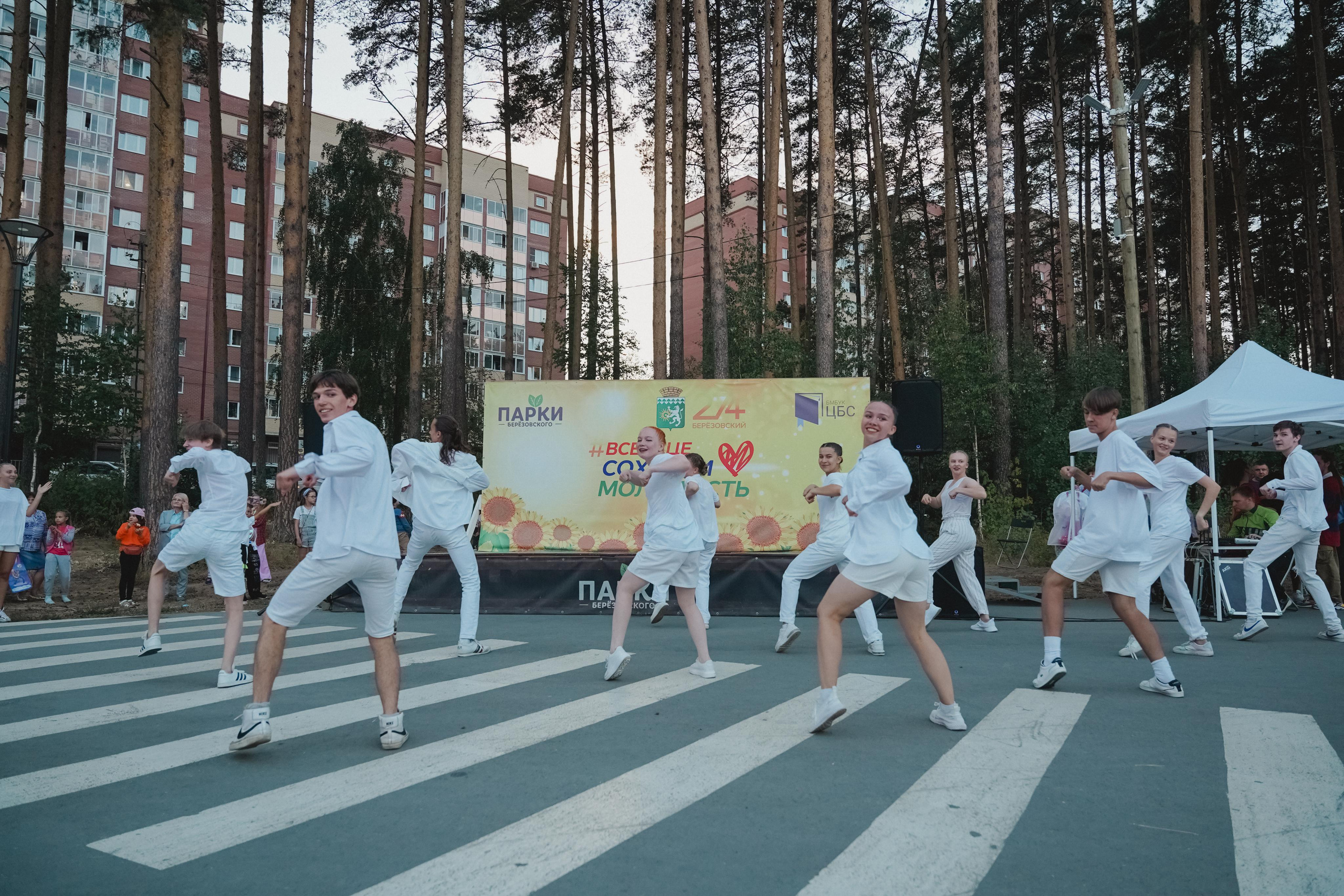 Танцы на тропе. Фотограф в детский сад в Екатеринбурге, выпускные альбомы Юлия Умерова