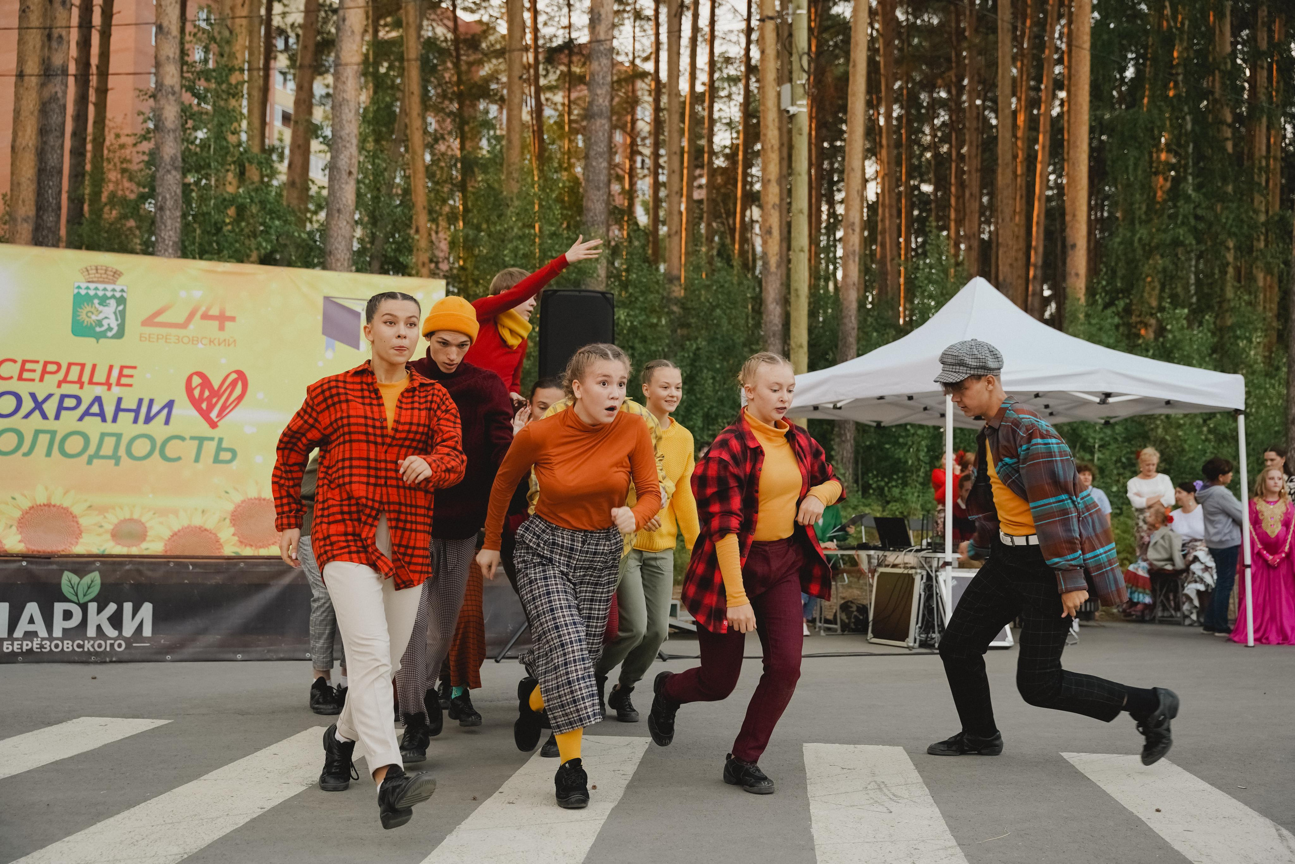 Танцы на тропе. Фотограф в детский сад в Екатеринбурге, выпускные альбомы Юлия Умерова