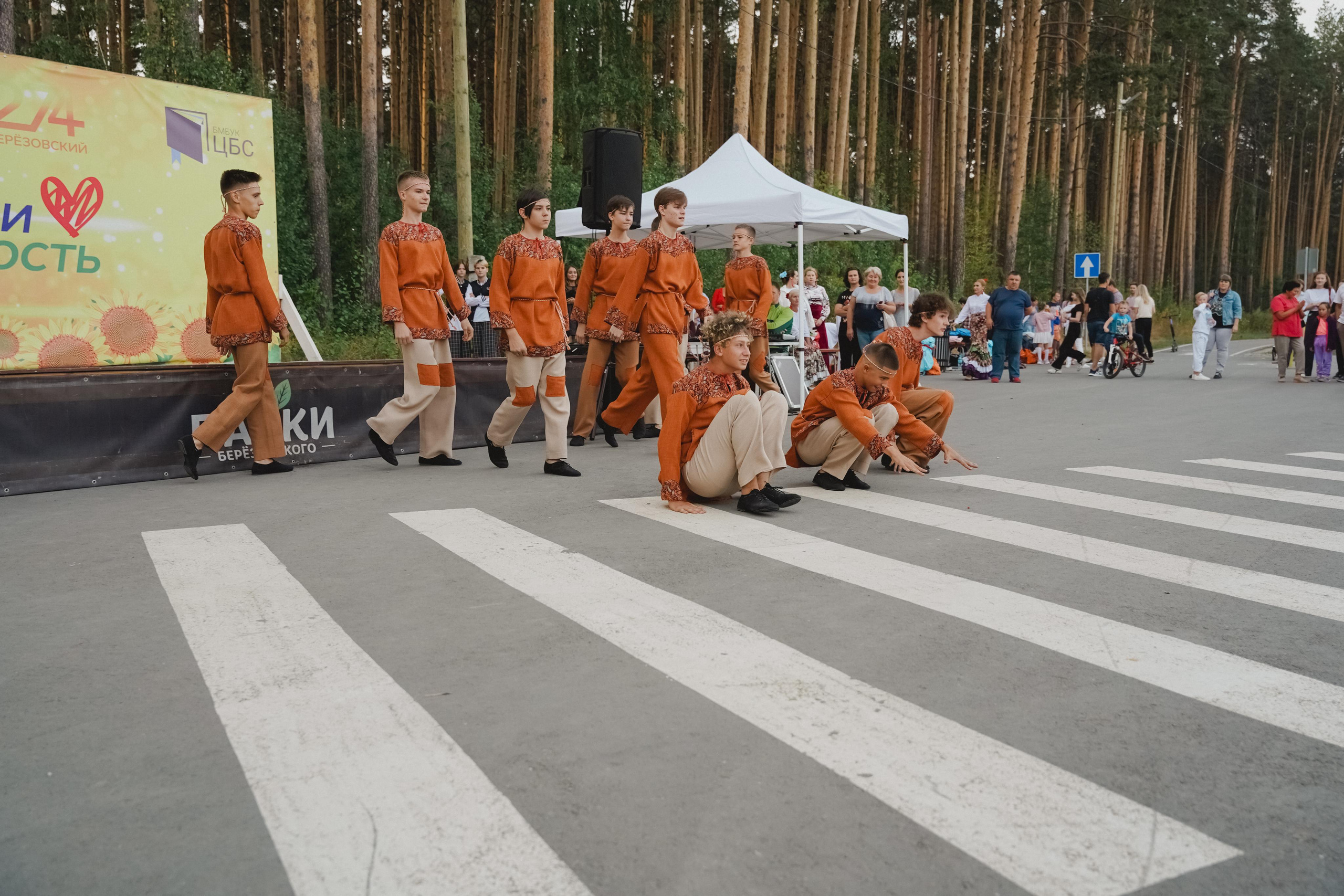 Танцы на тропе. Фотограф в детский сад в Екатеринбурге, выпускные альбомы Юлия Умерова
