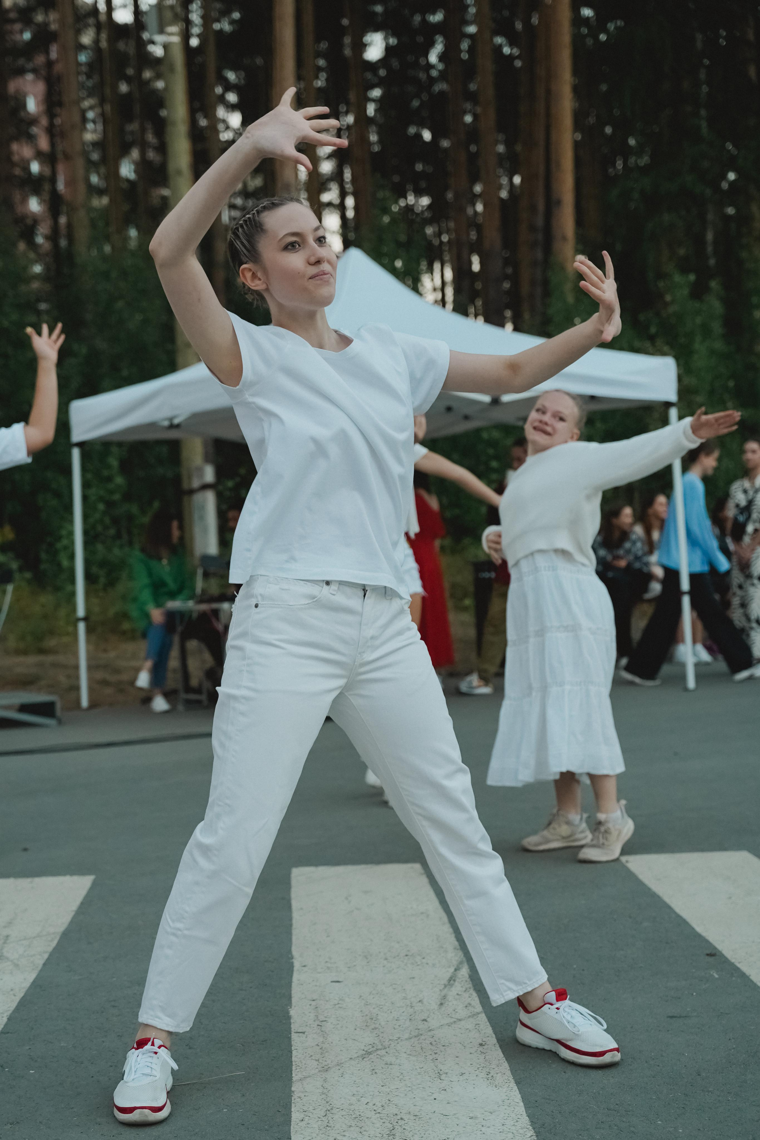 Танцы на тропе. Фотограф в детский сад в Екатеринбурге, выпускные альбомы Юлия Умерова
