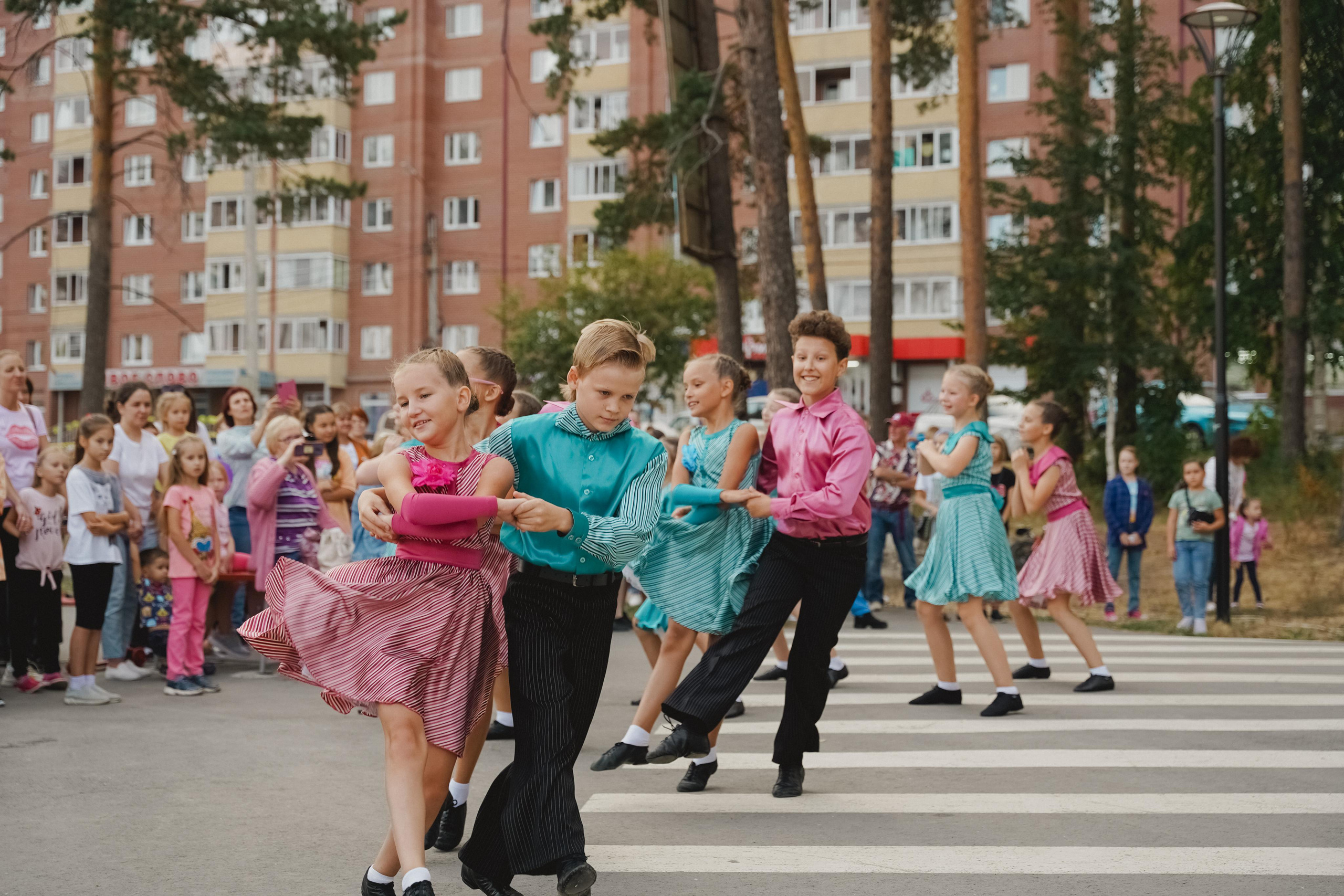 Танцы на тропе. Фотограф в детский сад в Екатеринбурге, выпускные альбомы Юлия Умерова
