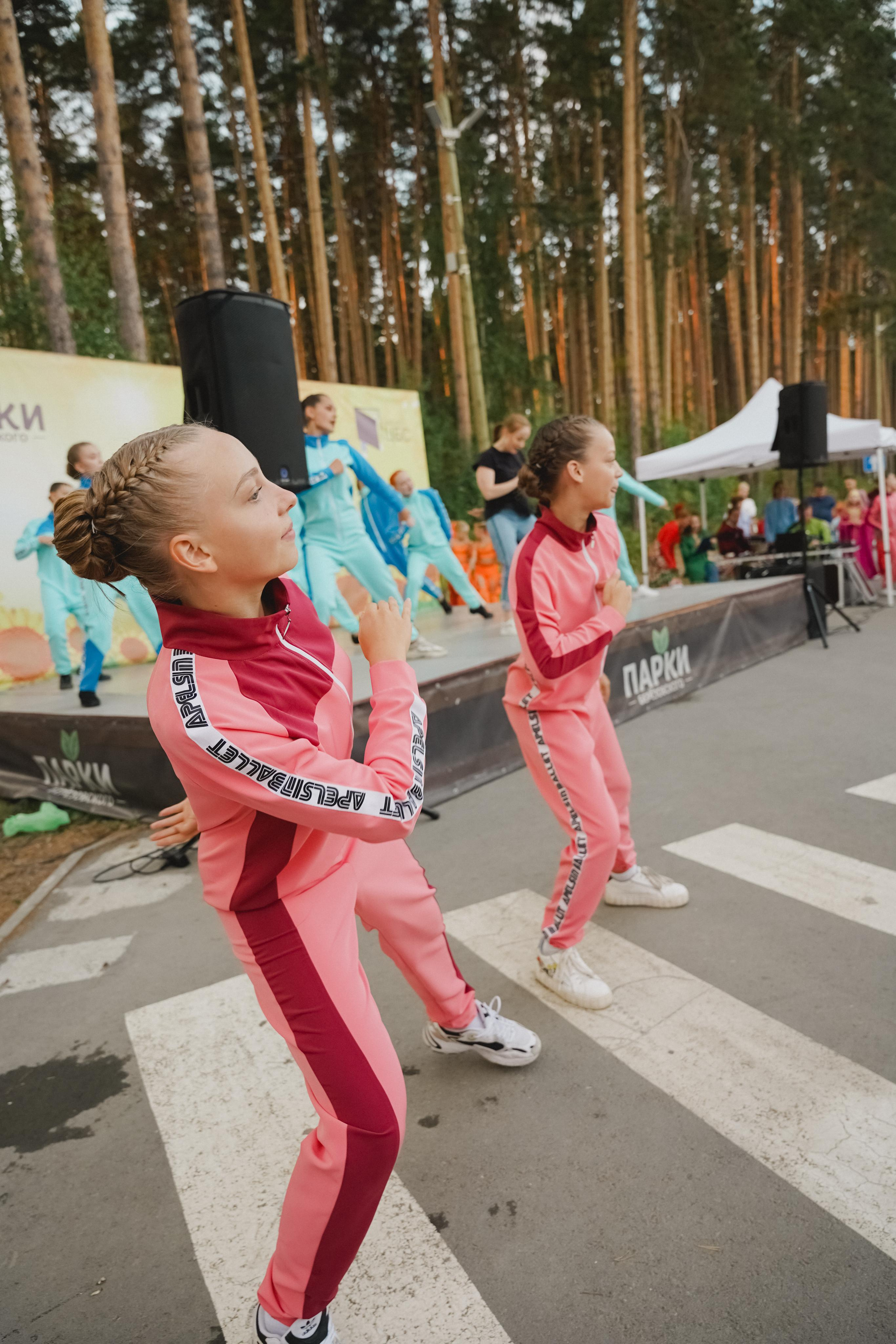 Танцы на тропе. Фотограф в детский сад в Екатеринбурге, выпускные альбомы Юлия Умерова