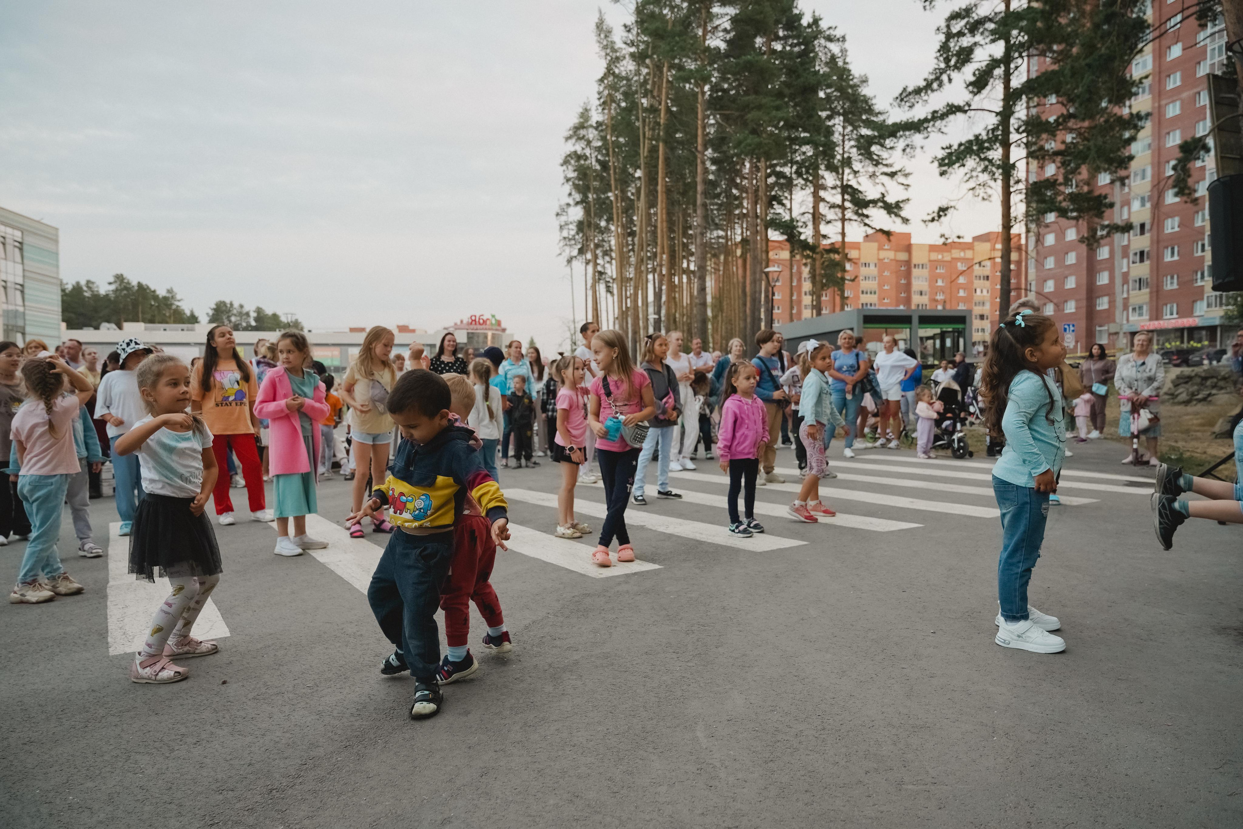 Танцы на тропе. Фотограф в детский сад в Екатеринбурге, выпускные альбомы Юлия Умерова