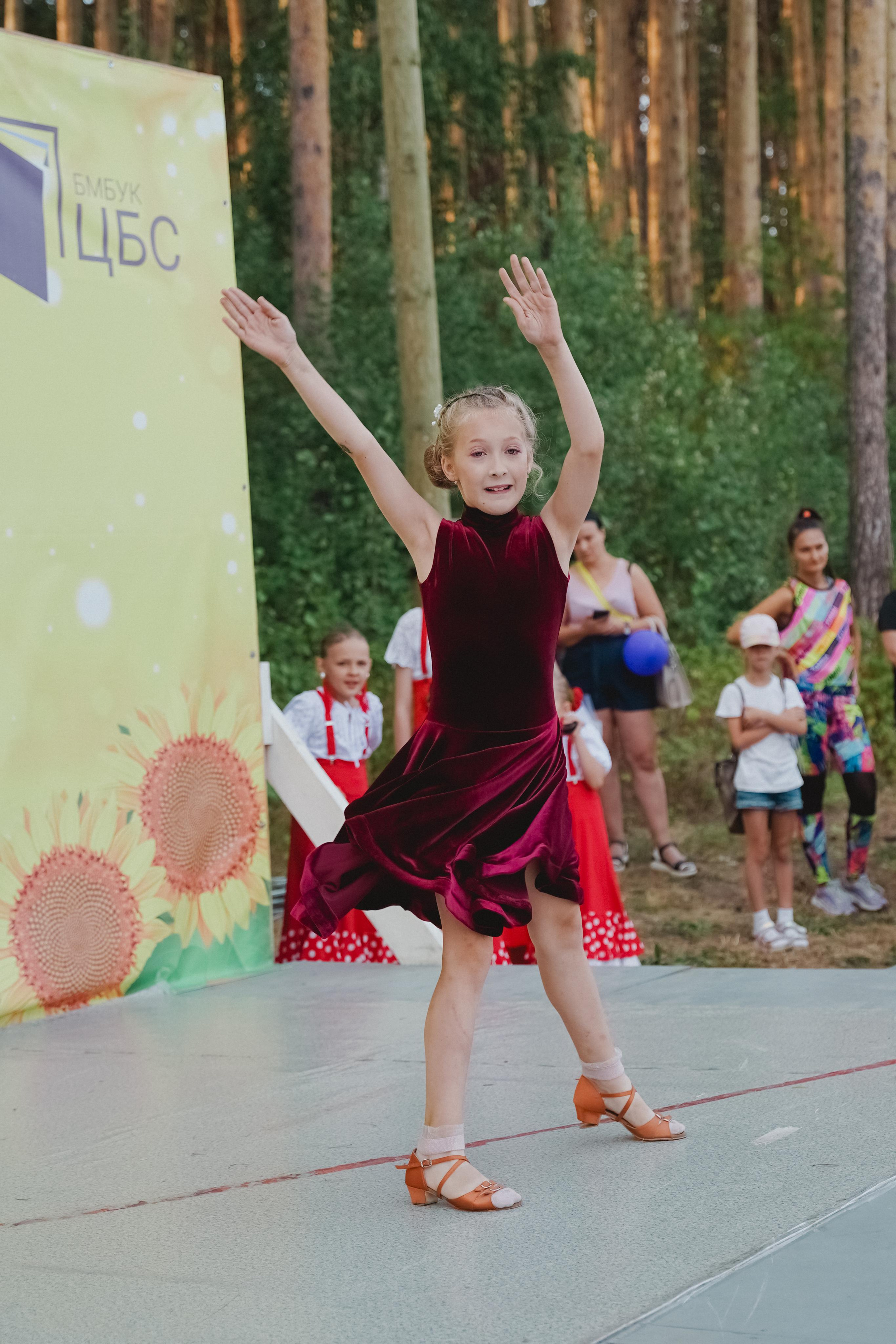 Танцы на тропе. Фотограф в детский сад в Екатеринбурге, выпускные альбомы Юлия Умерова