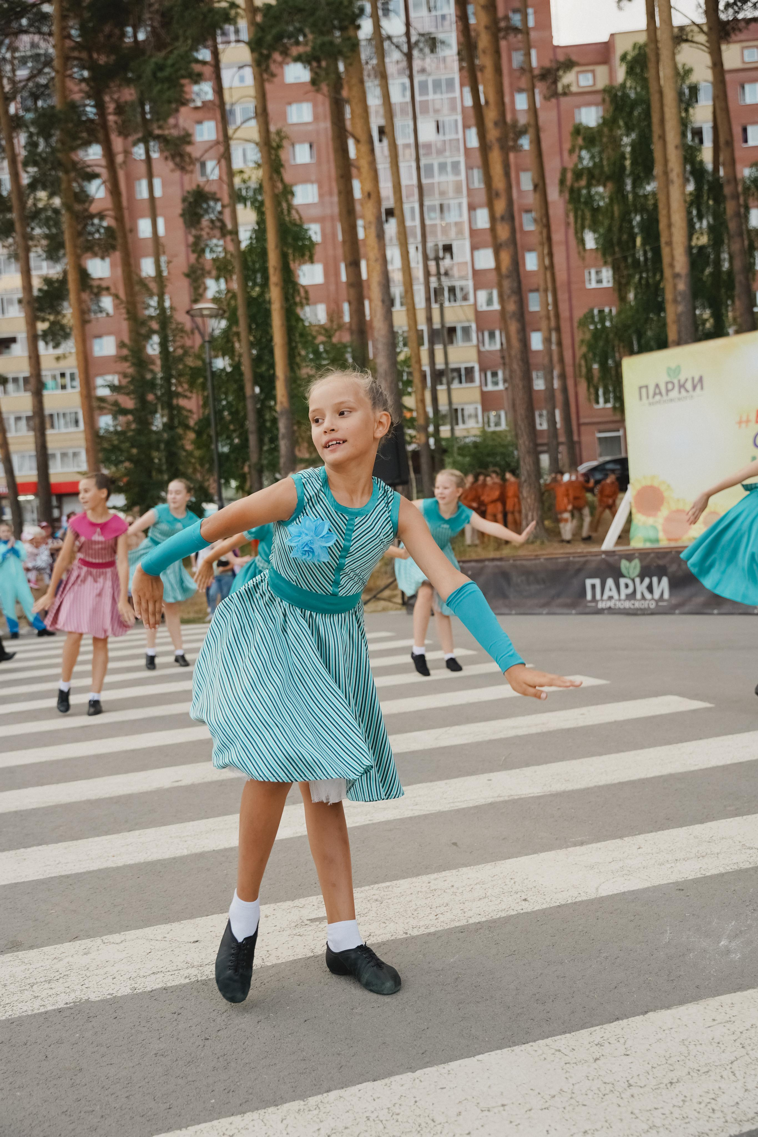 Танцы на тропе. Фотограф в детский сад в Екатеринбурге, выпускные альбомы Юлия Умерова