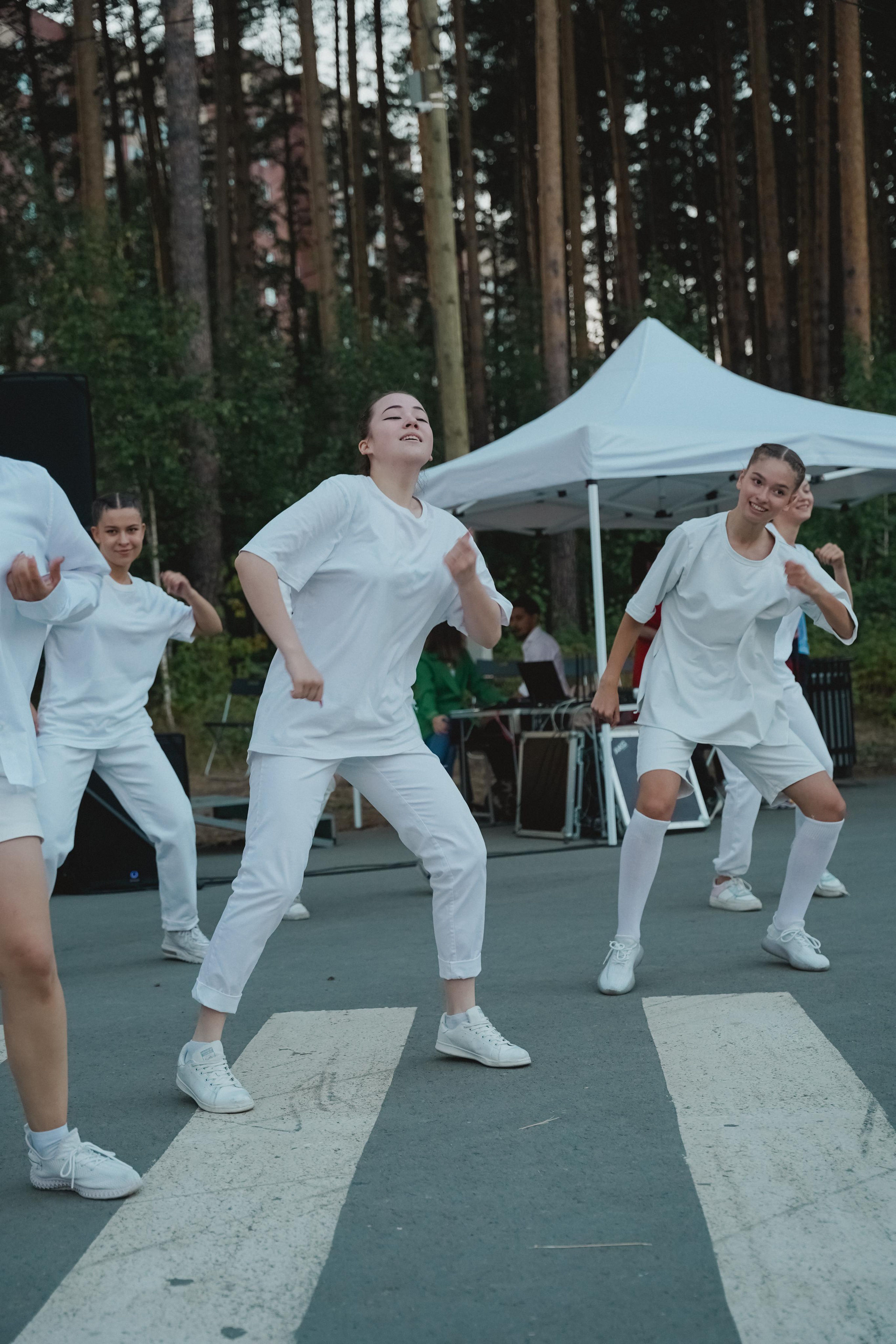 Танцы на тропе. Фотограф в детский сад в Екатеринбурге, выпускные альбомы Юлия Умерова