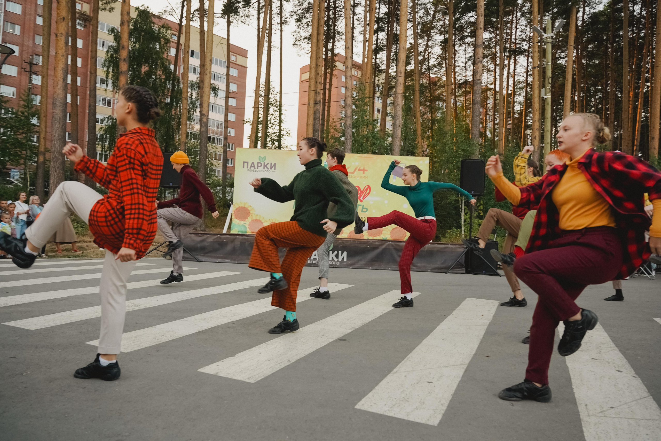 Танцы на тропе. Фотограф в детский сад в Екатеринбурге, выпускные альбомы Юлия Умерова