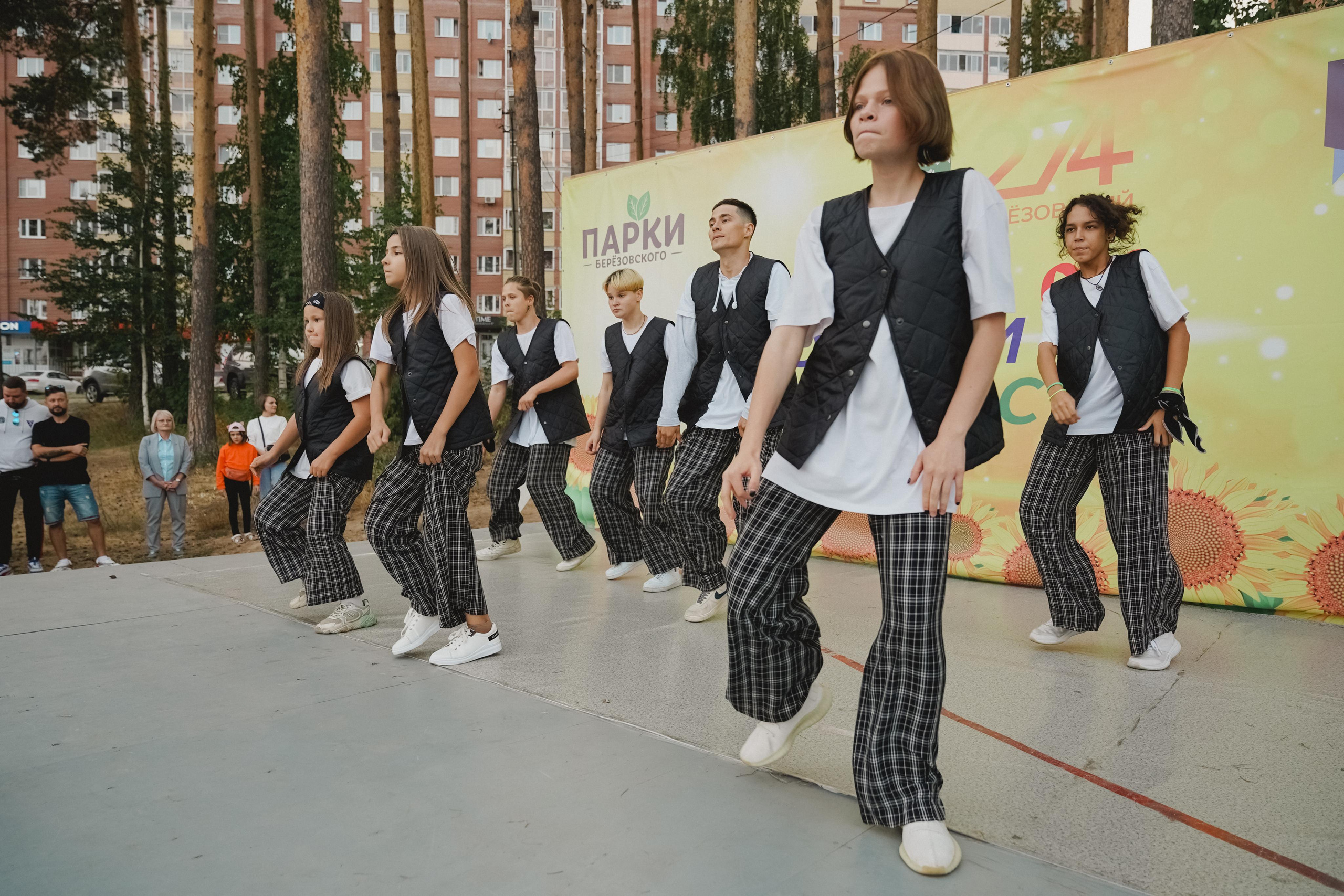 Танцы на тропе. Фотограф в детский сад в Екатеринбурге, выпускные альбомы Юлия Умерова