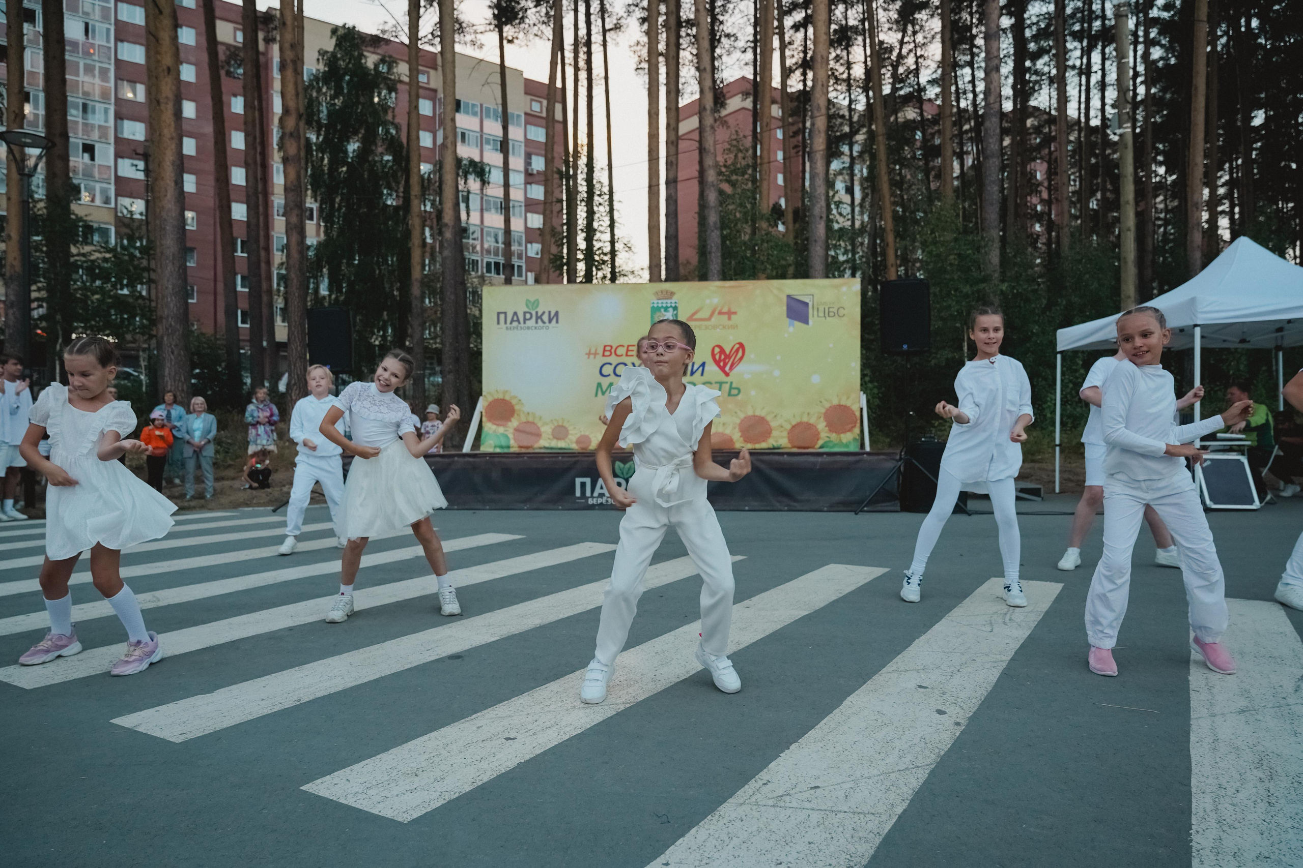 Танцы на тропе. Фотограф в детский сад в Екатеринбурге, выпускные альбомы Юлия Умерова