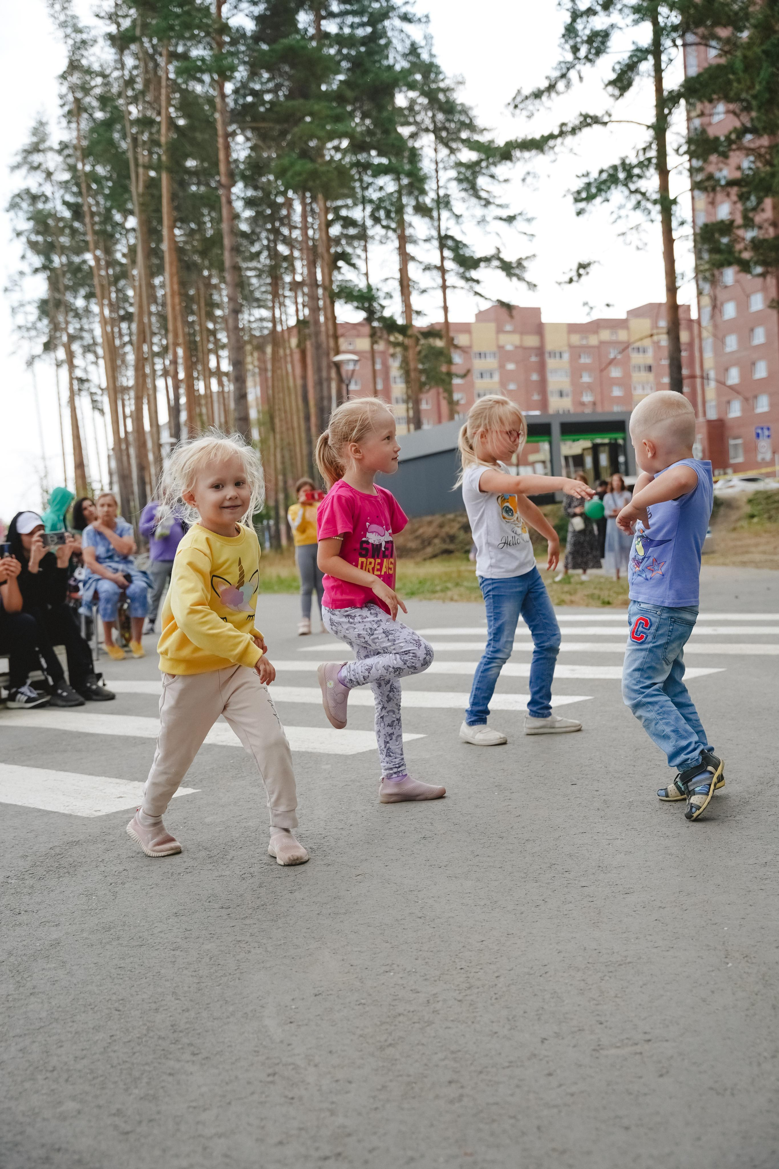Литературная коллаборация «ДУХ». Фотограф в детский сад в Екатеринбурге, выпускные альбомы Юлия Умерова