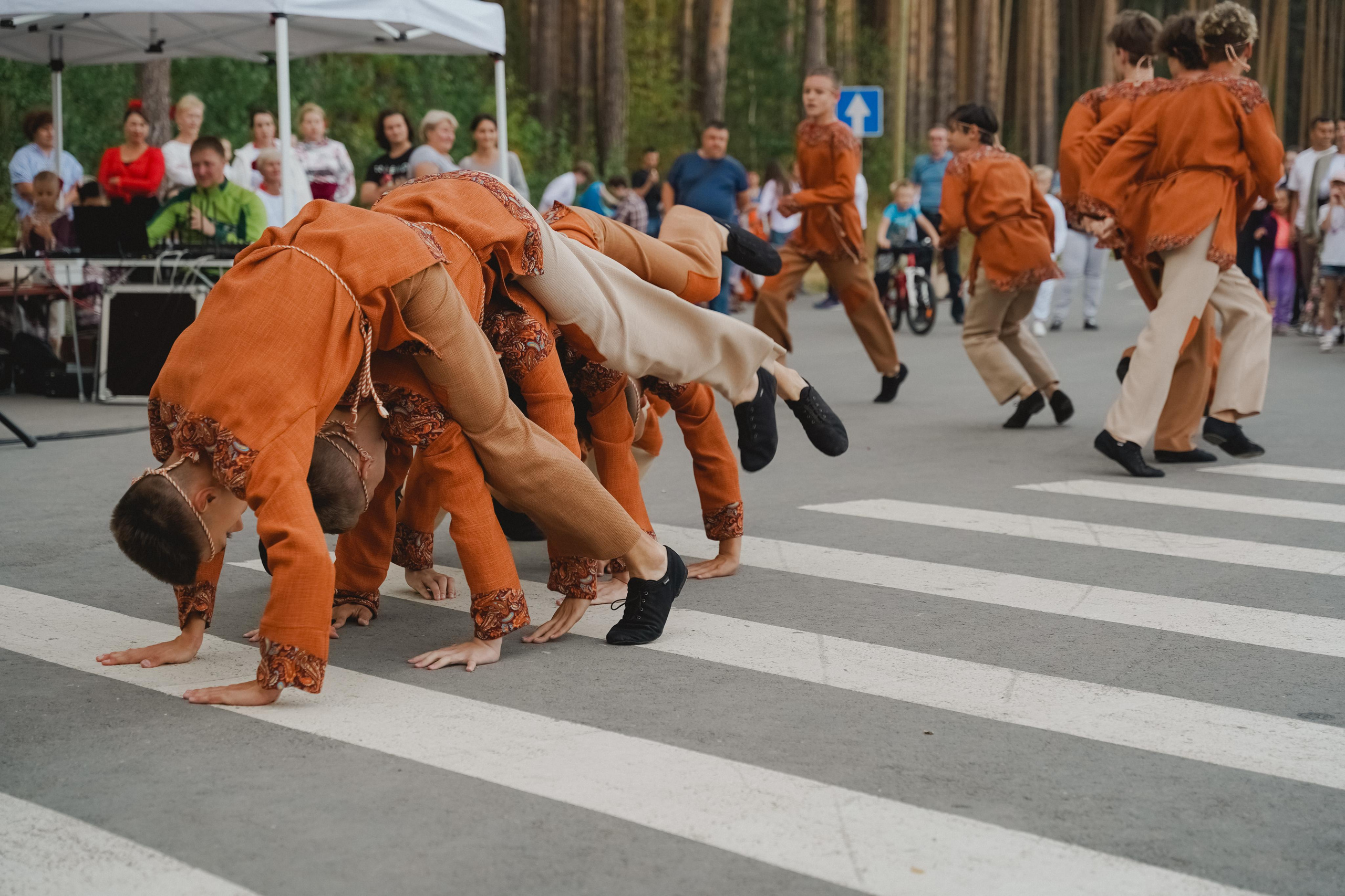 Танцы на тропе. Фотограф в детский сад в Екатеринбурге, выпускные альбомы Юлия Умерова