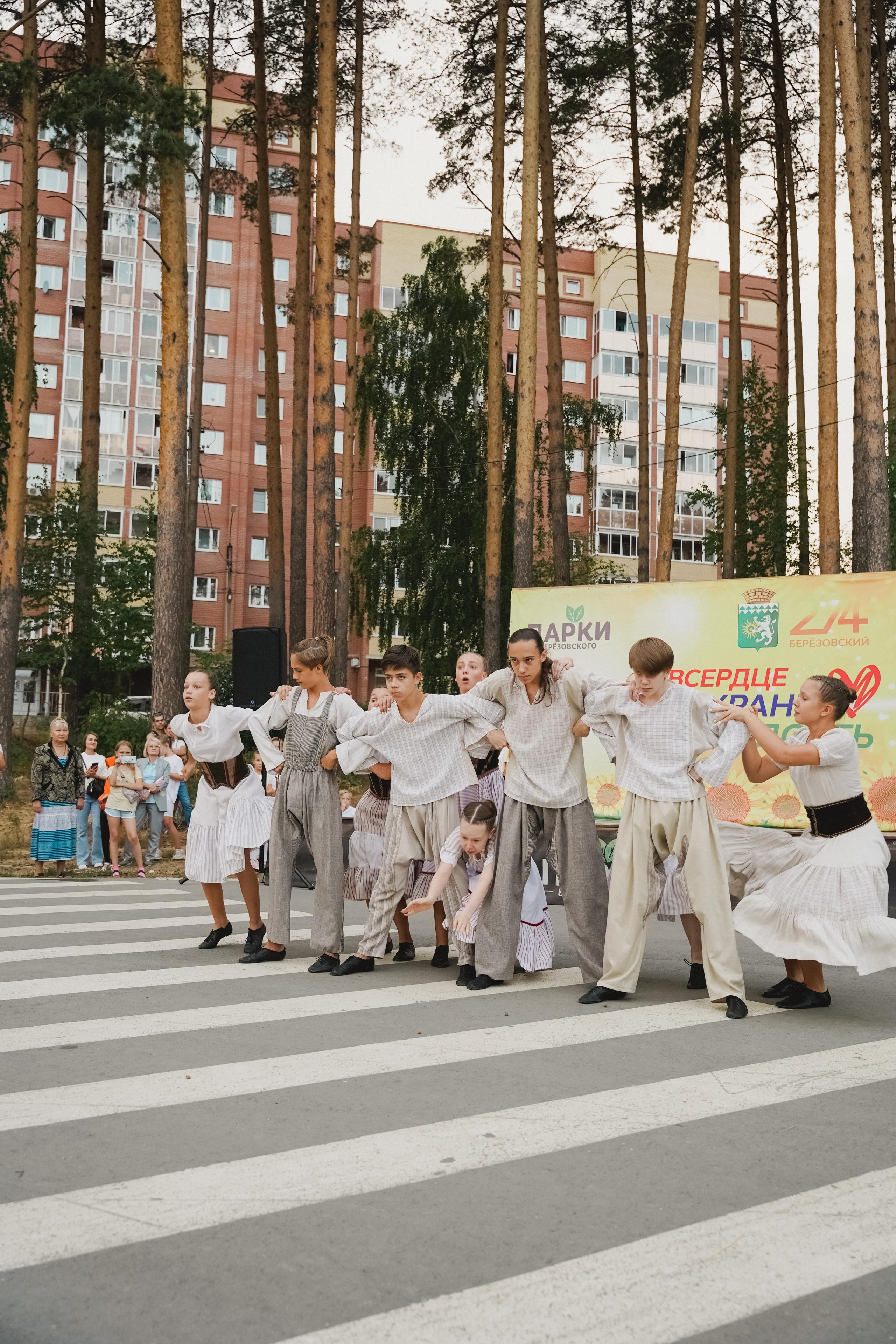 Танцы на тропе. Фотограф в детский сад в Екатеринбурге, выпускные альбомы Юлия Умерова