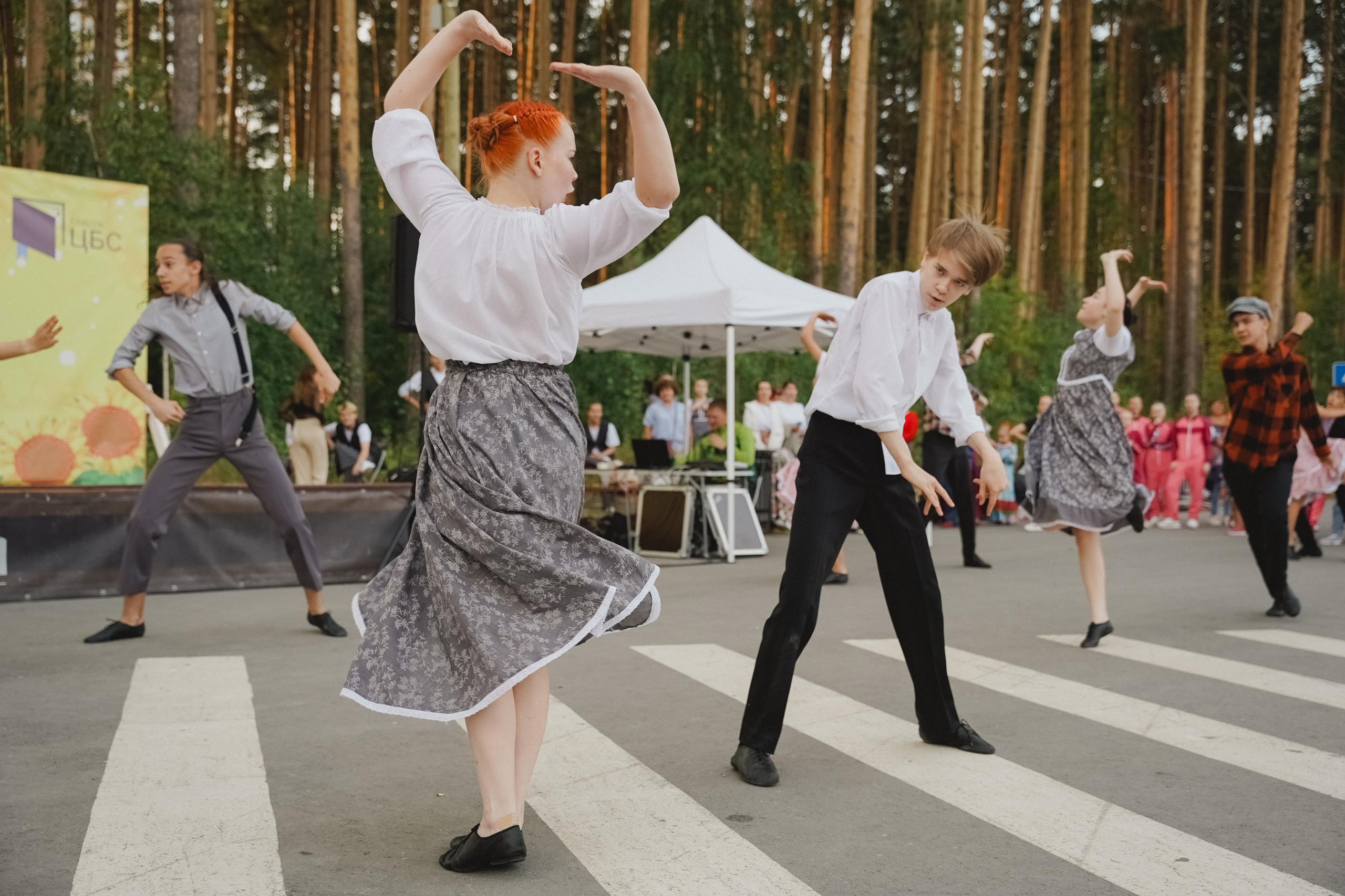 Танцы на тропе. Фотограф в детский сад в Екатеринбурге, выпускные альбомы Юлия Умерова