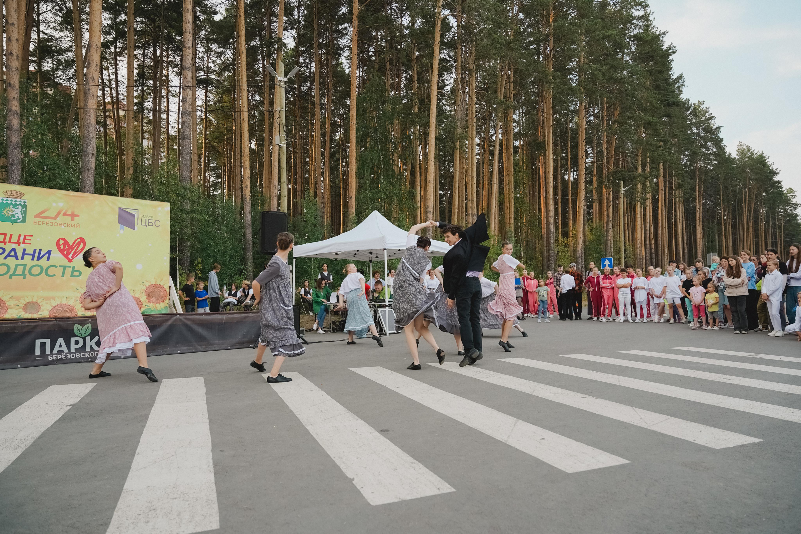 Танцы на тропе. Фотограф в детский сад в Екатеринбурге, выпускные альбомы Юлия Умерова