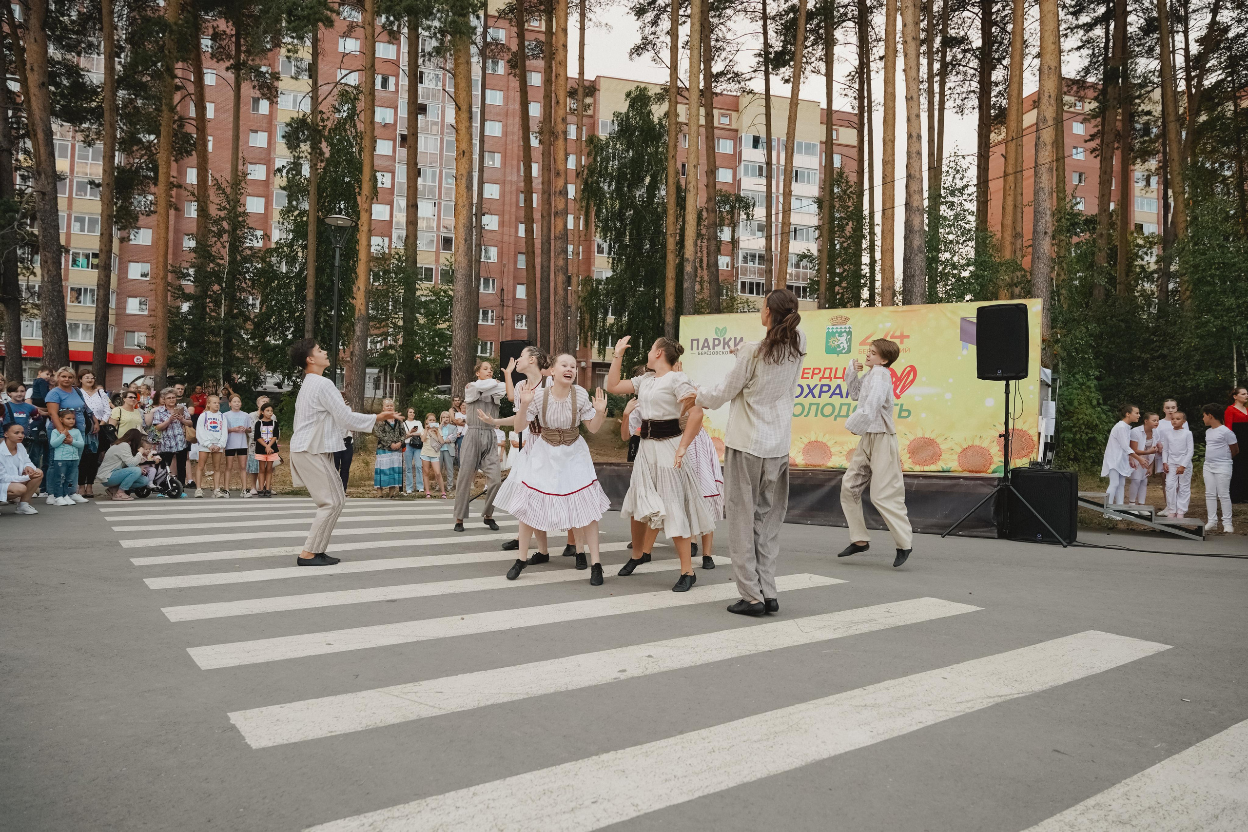 Танцы на тропе. Фотограф в детский сад в Екатеринбурге, выпускные альбомы Юлия Умерова
