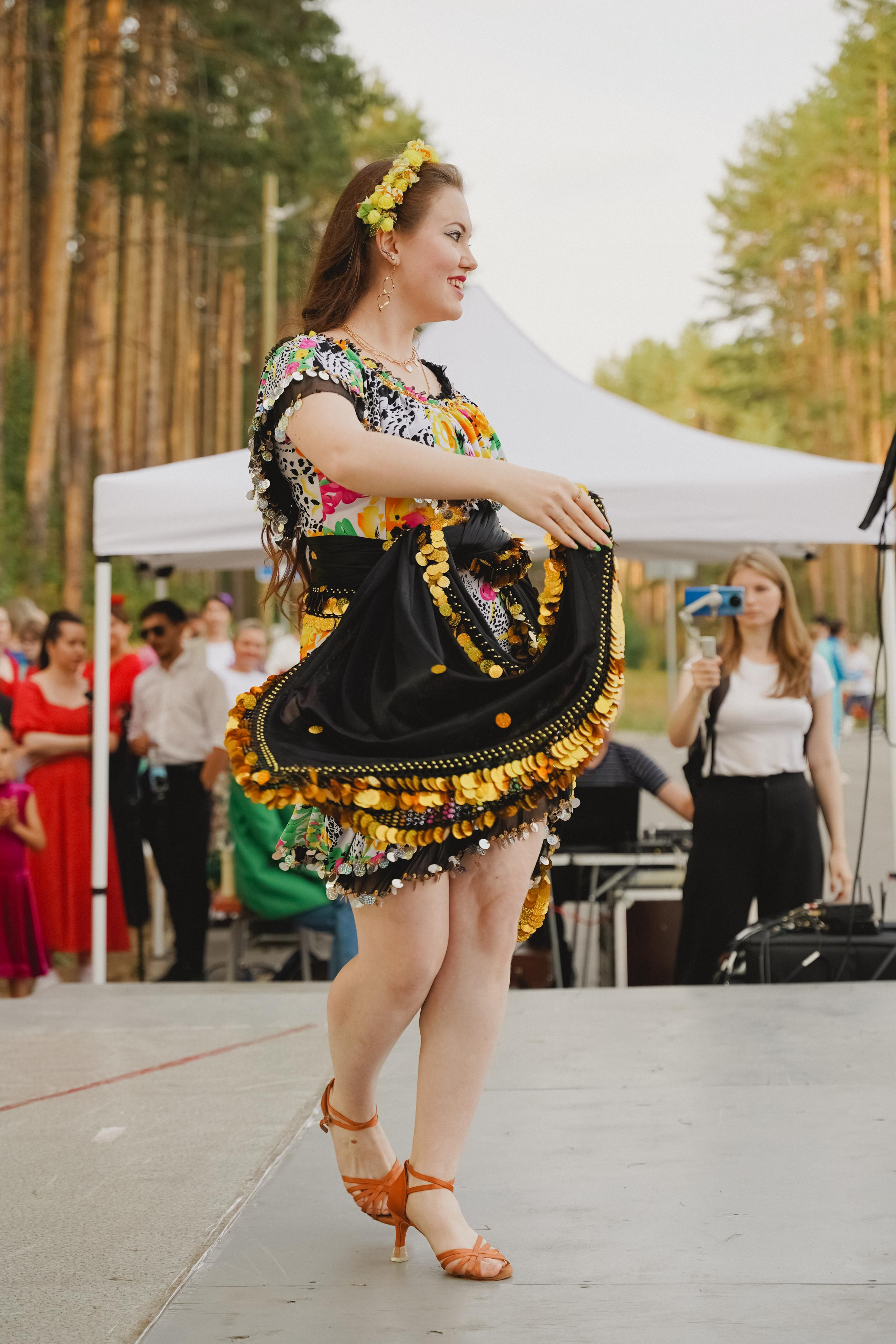 Танцы на тропе. Фотограф в детский сад в Екатеринбурге, выпускные альбомы Юлия Умерова